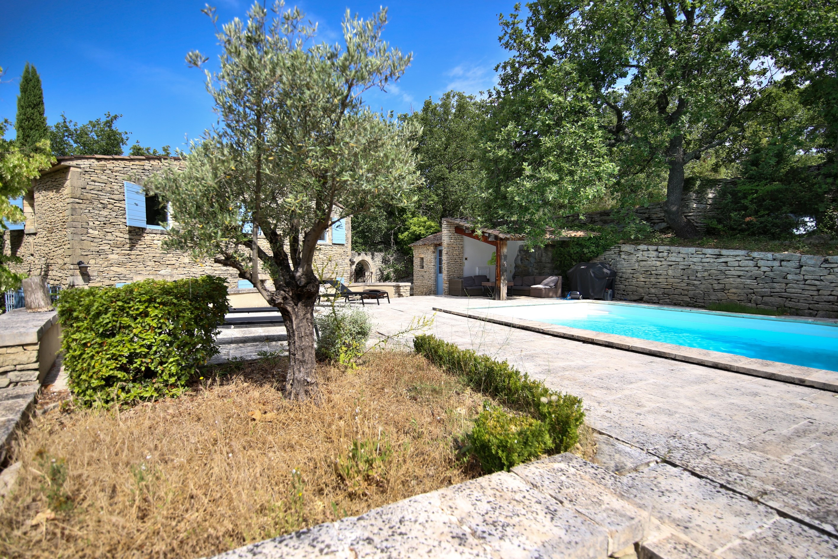  Elegant stone property in the heart of the Luberon