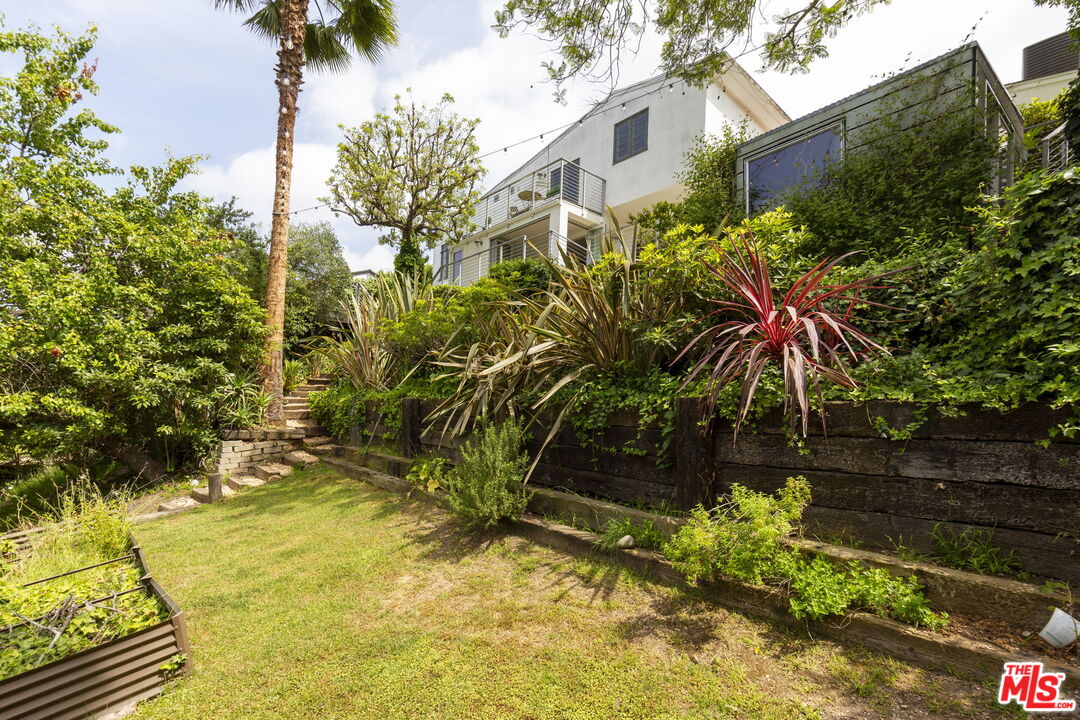 Los Angeles, California, 90068, United States, 3 Bedrooms Bedrooms, ,4 BathroomsBathrooms,Residential,For Sale,1839885