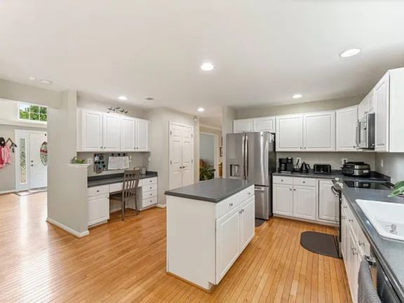 Manassas Park, Virginia, 20111, United States, 4 Bedrooms Bedrooms, ,4 BathroomsBathrooms,Residential,For Sale,1978924