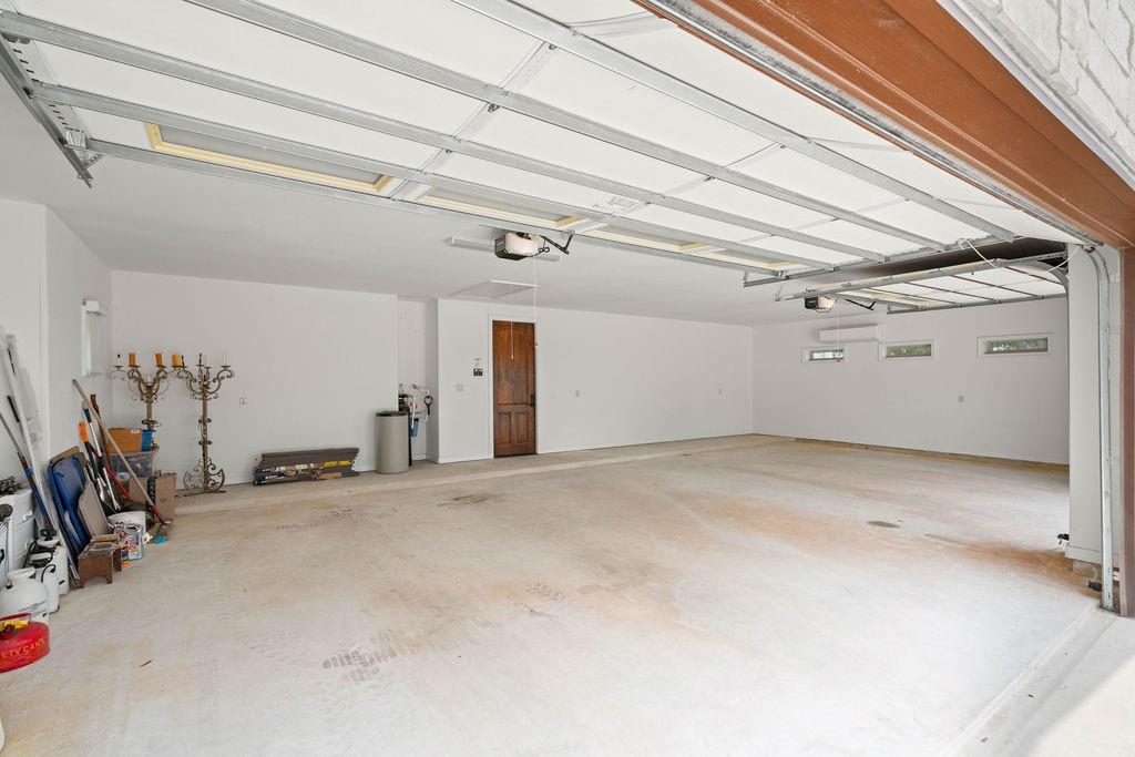 Beeville, Texas, 78102, United States, 4 Bedrooms Bedrooms, ,3 BathroomsBathrooms,Residential,For Sale,1857883