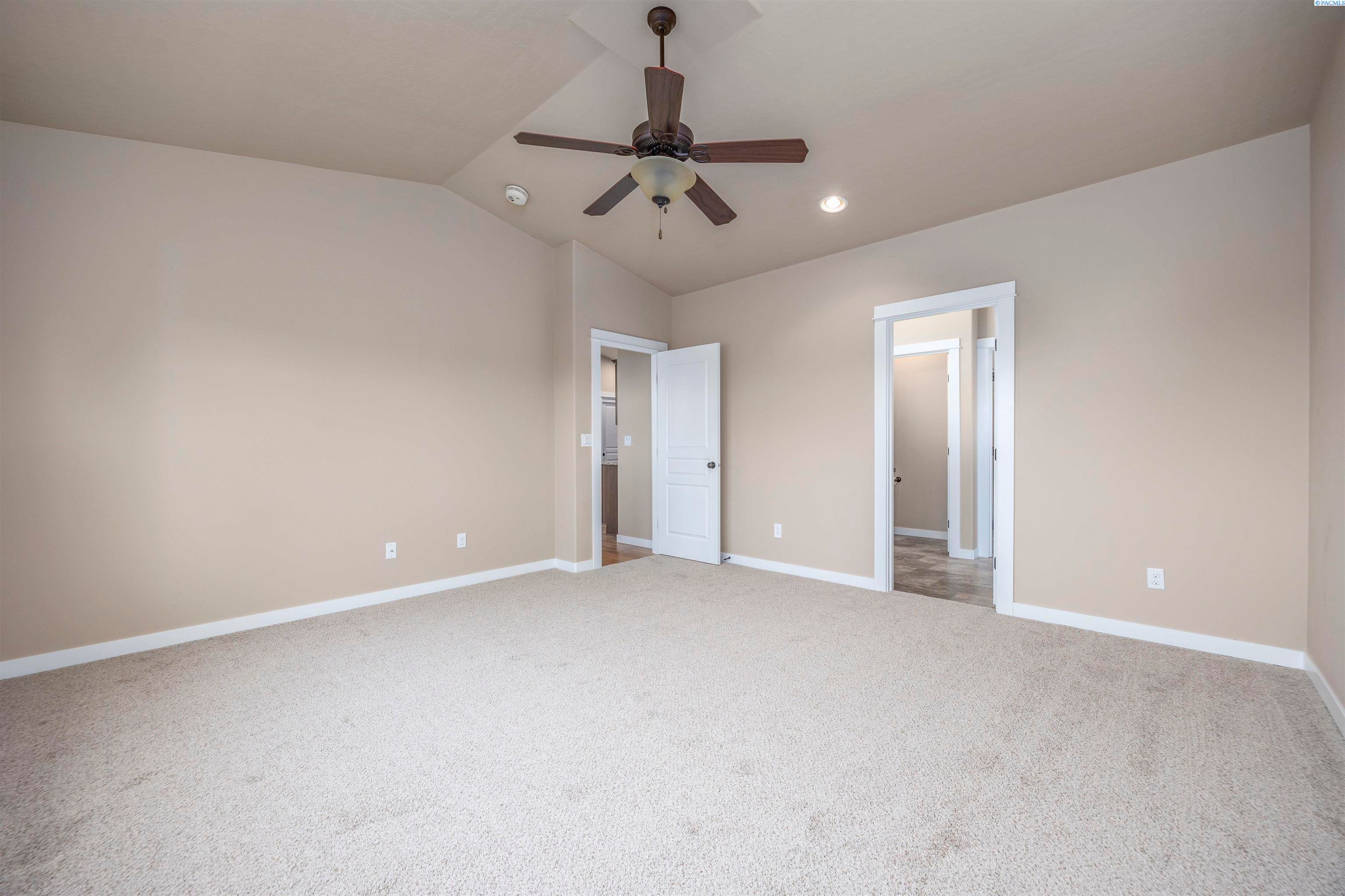 Richland, Washington, 99354, United States, 4 Bedrooms Bedrooms, ,2 BathroomsBathrooms,Residential,For Sale,1981537