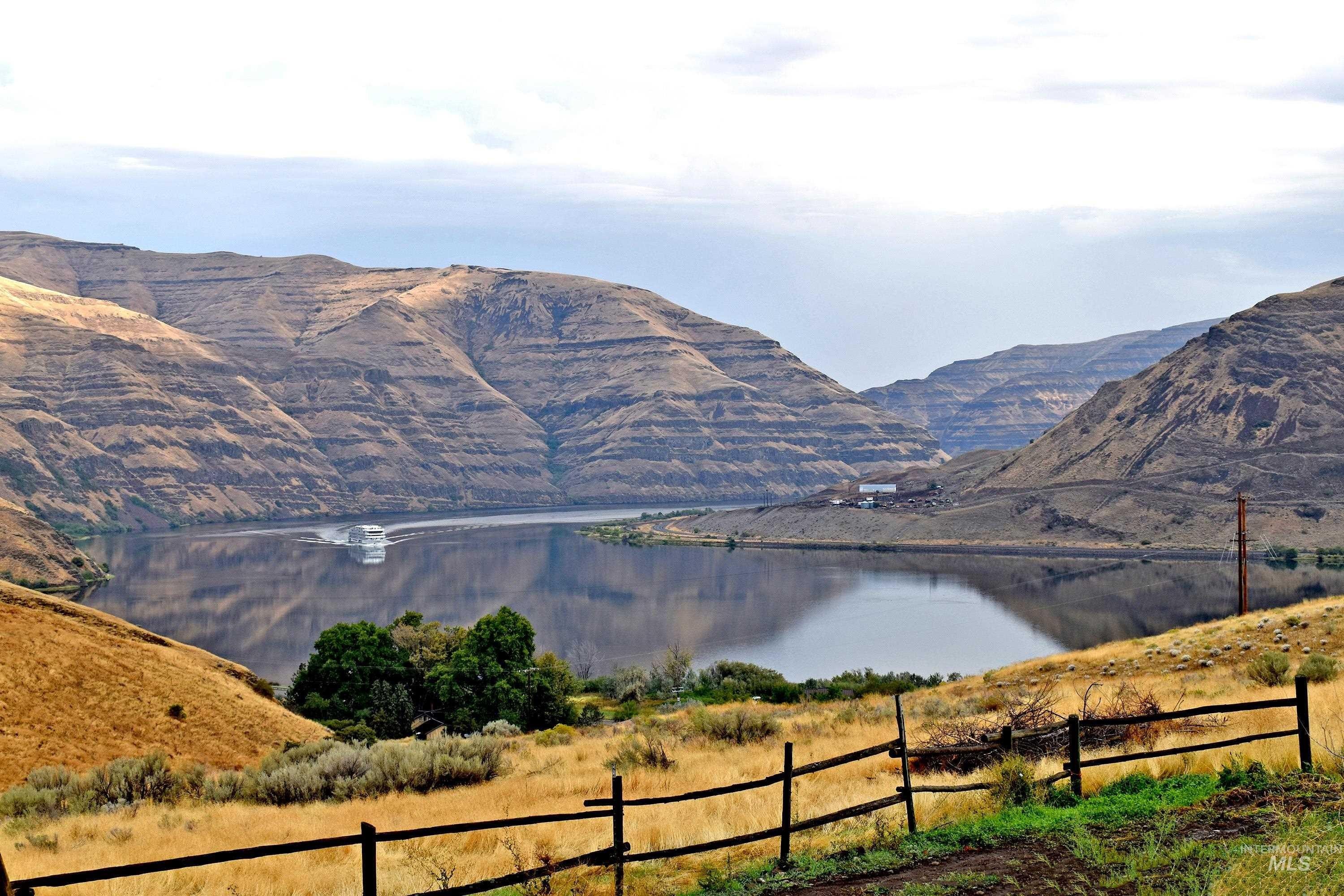 Clarkston, Washington, 99403, United States, 3 Bedrooms Bedrooms, ,3 BathroomsBathrooms,Residential,For Sale,1981338