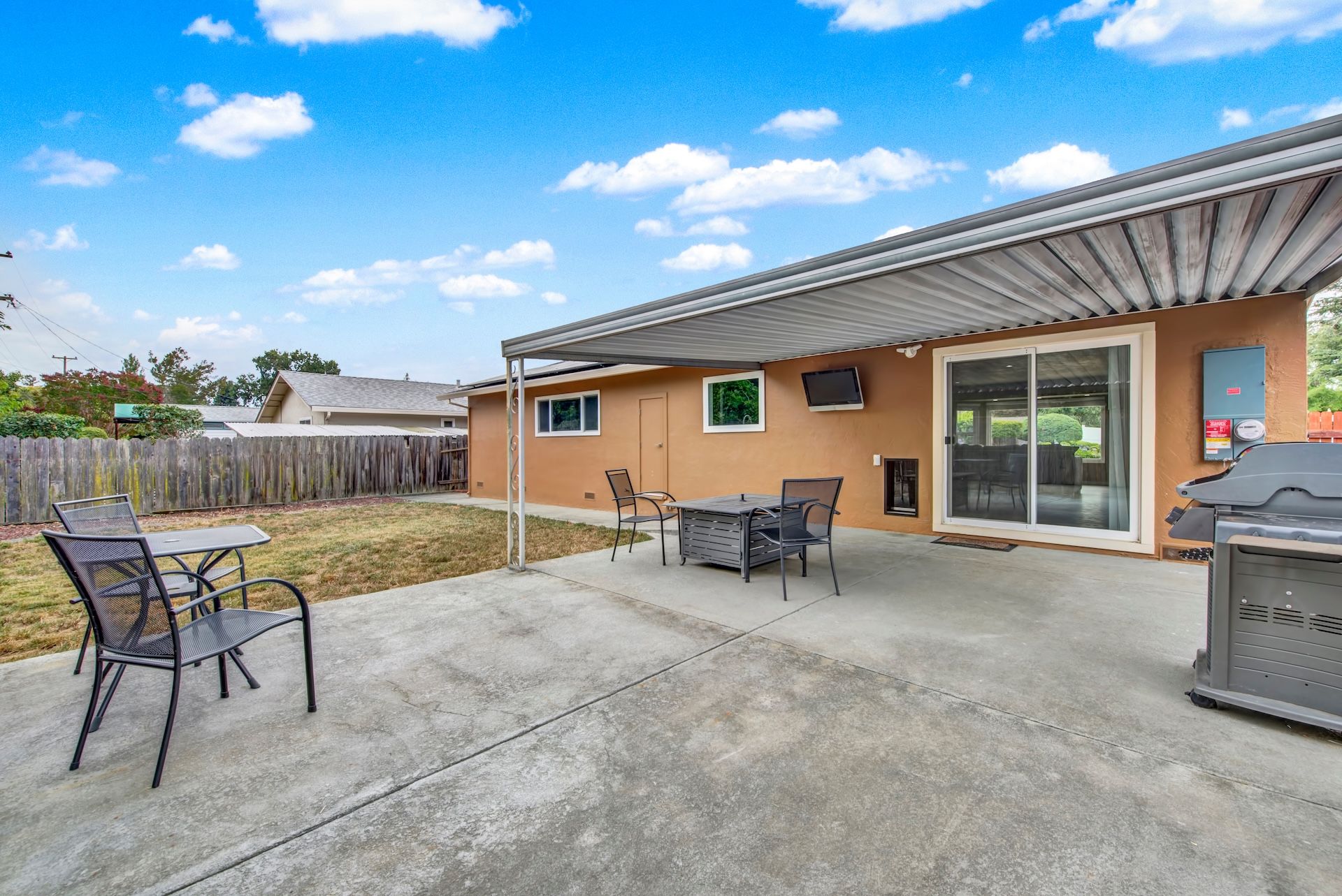  Wonderfully Updated Browns Valley Home - 物件實景