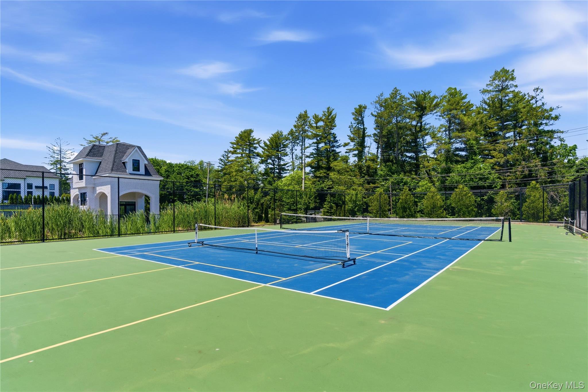  102 Three Ponds Lane E, Woodbury, NY, 11797 - 物件實景