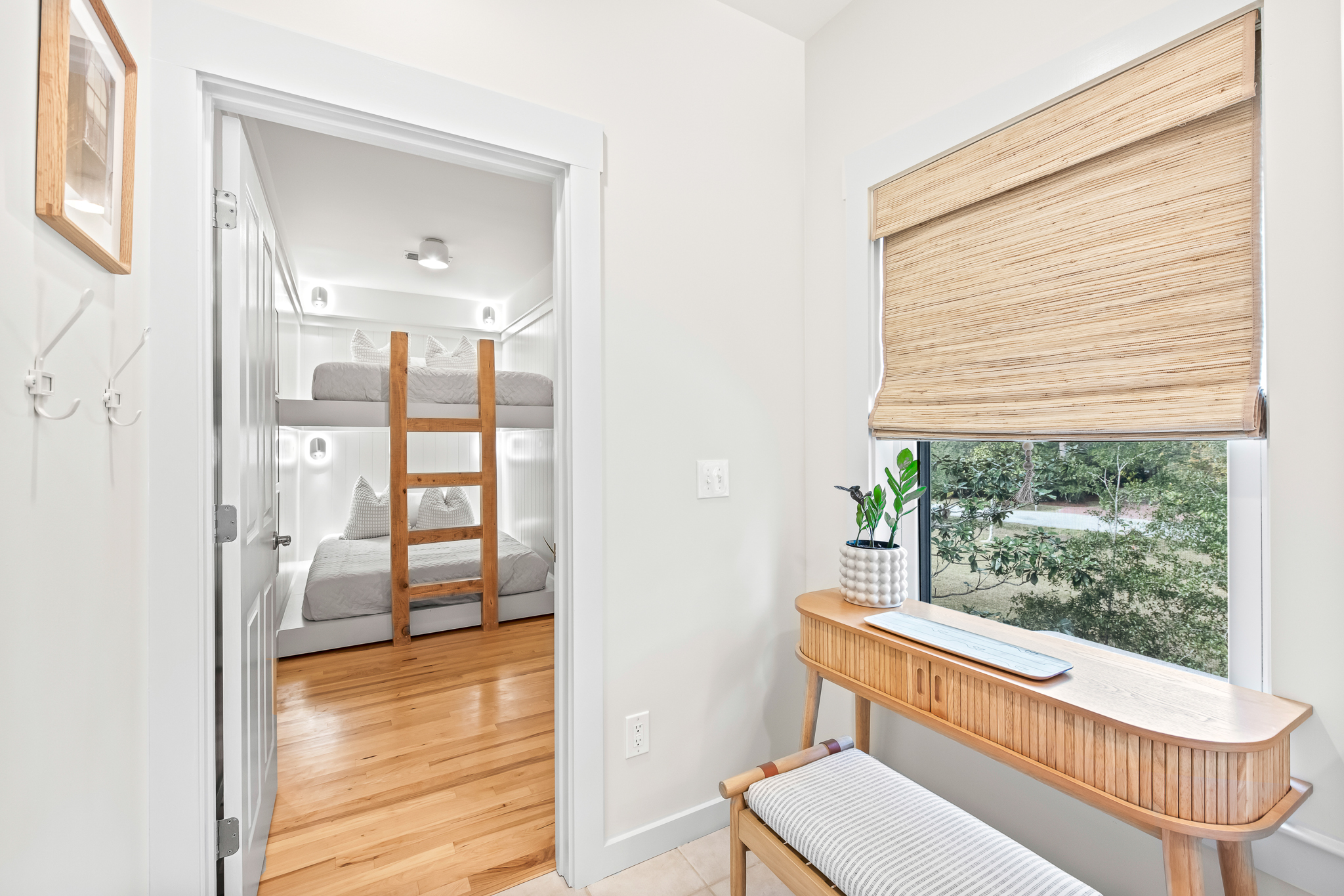  Furnished Coastal Retreat on Over an Acre with Pickleball Court - 物件實景