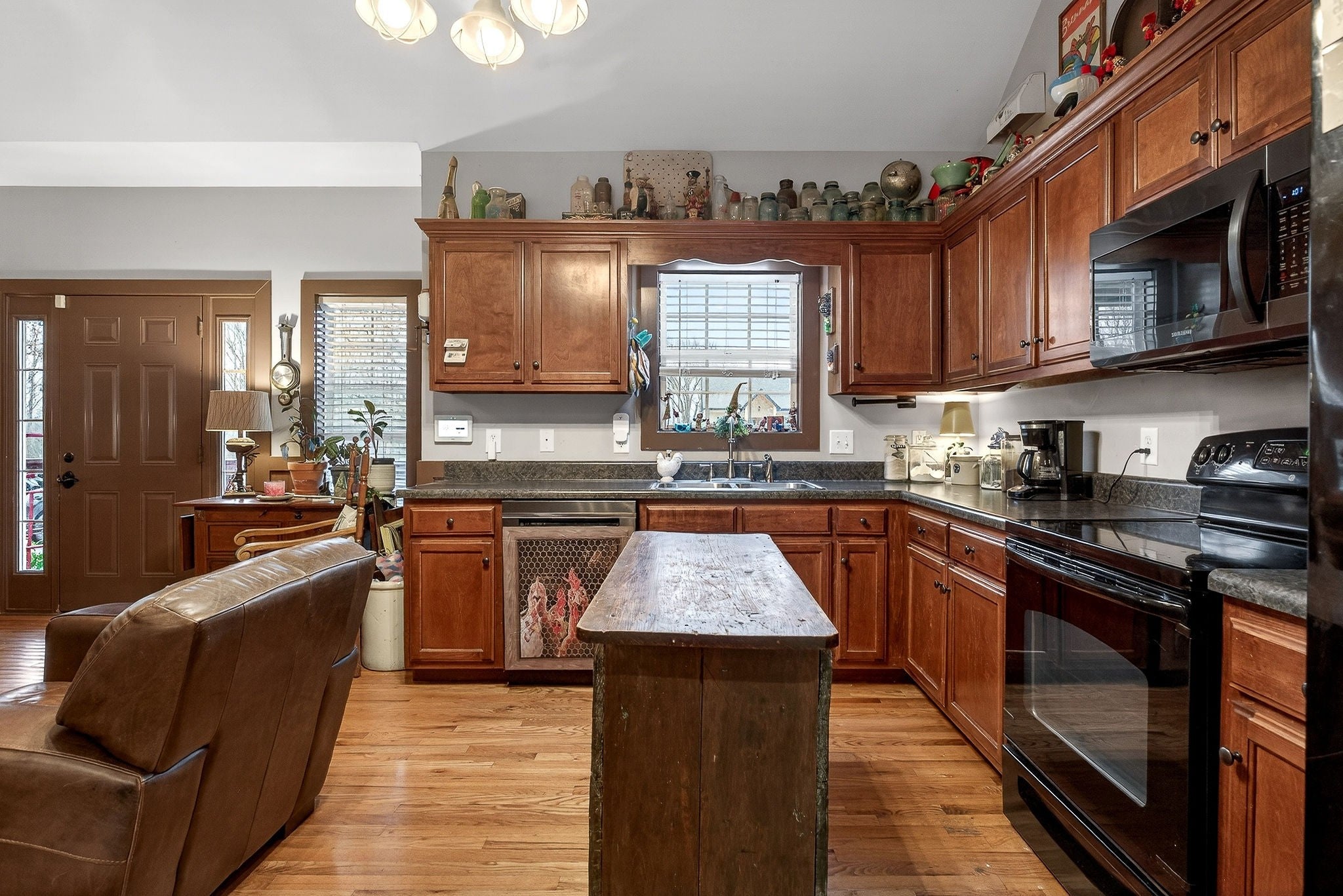 Smithville, Tennessee, 37166, United States, 4 Bedrooms Bedrooms, ,3 BathroomsBathrooms,Residential,For Sale,2008233