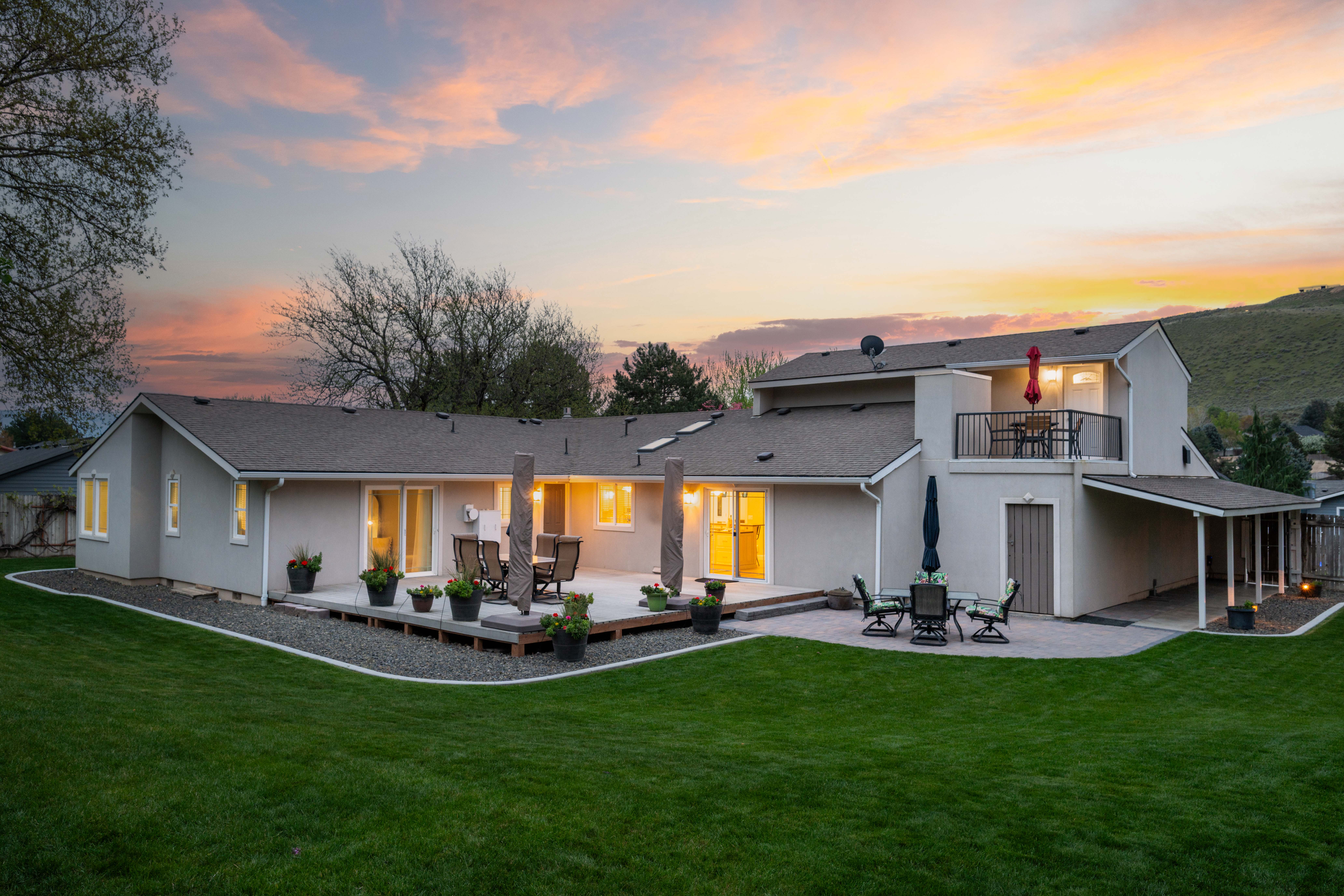  ROOM FOR SHOP/ POOL. IMMACULATELY CARED FOR HOME - 物件實景