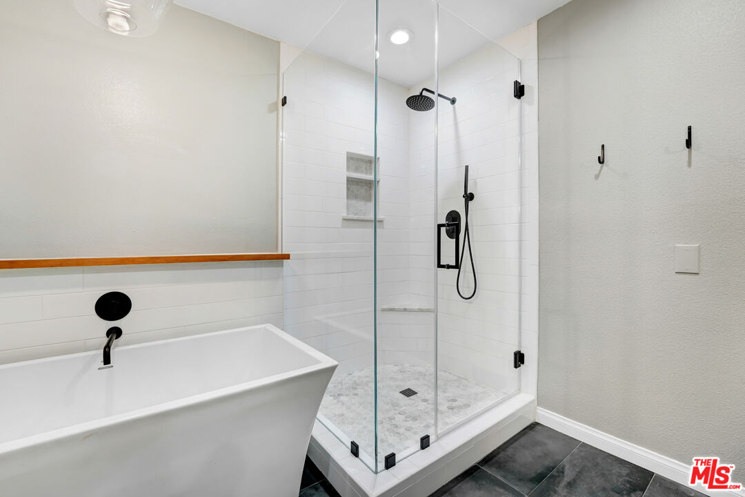 Sherman Oaks, California, 91403, United States, 2 Bedrooms Bedrooms, ,3 BathroomsBathrooms,Residential,For Sale,1900859