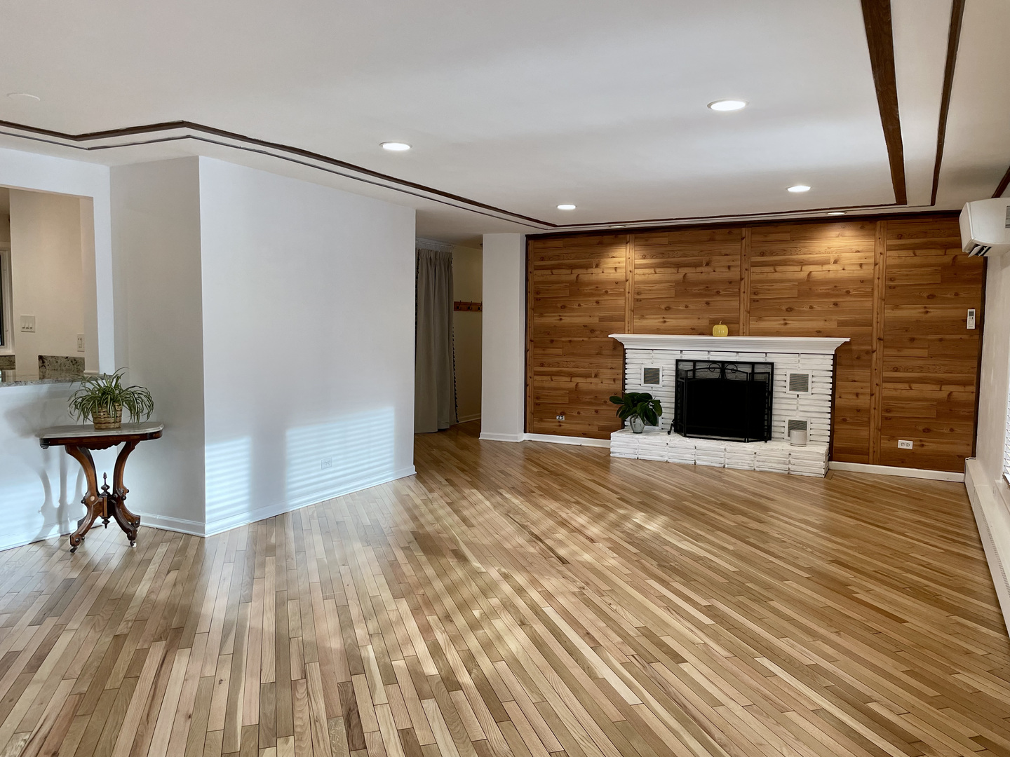 Skokie, Illinois, 60076, United States, 3 Bedrooms Bedrooms, ,3 BathroomsBathrooms,Residential,For Sale,1932038