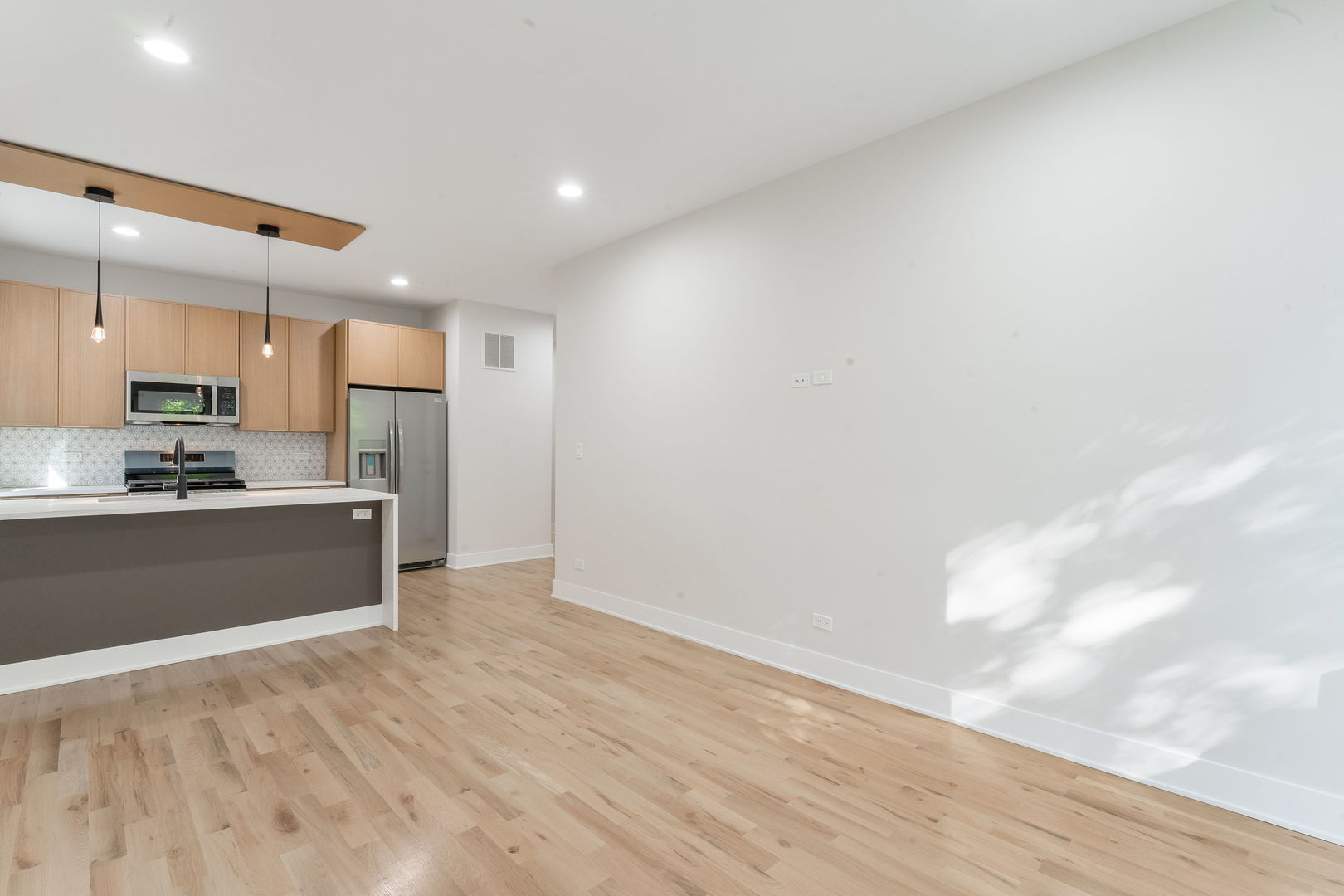 Chicago, Illinois, 60637, United States, 6 Bedrooms Bedrooms, ,Residential,For Sale,1938813