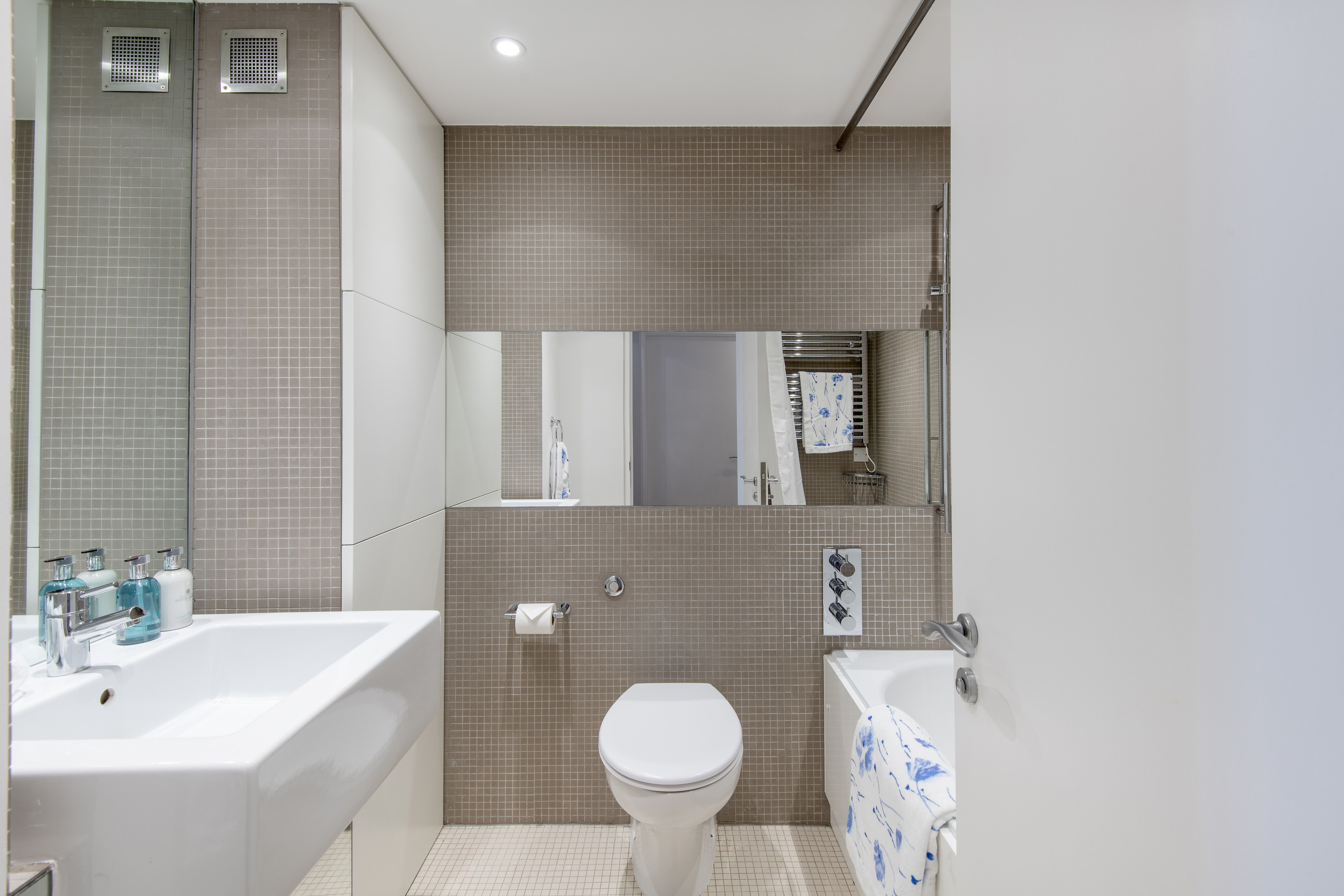  Elegant high-rise lateral apartment with breathtaking views - 物件實景