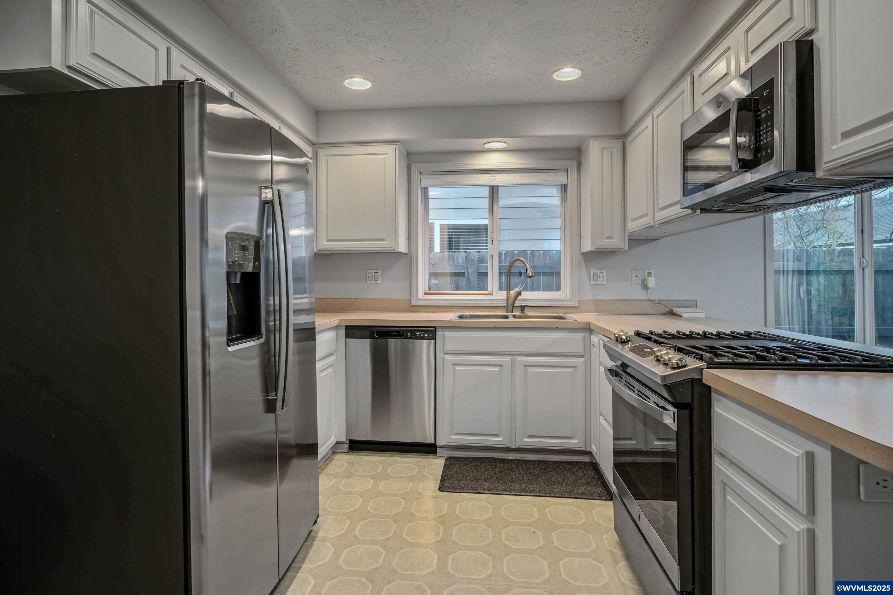 Keizer, Oregon, 97303, United States, 3 Bedrooms Bedrooms, ,2 BathroomsBathrooms,Residential,For Sale,1995738