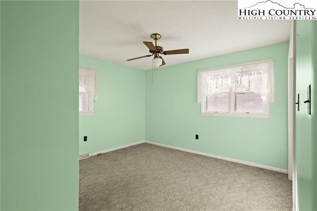 Banner Elk, North Carolina, 28604, United States, 2 Bedrooms Bedrooms, ,2 BathroomsBathrooms,Residential,For Sale,1977010