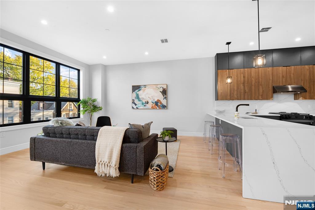 Jersey City, New Jersey, 07306, United States, 2 Bedrooms Bedrooms, ,2 BathroomsBathrooms,Residential,For Sale,1988050