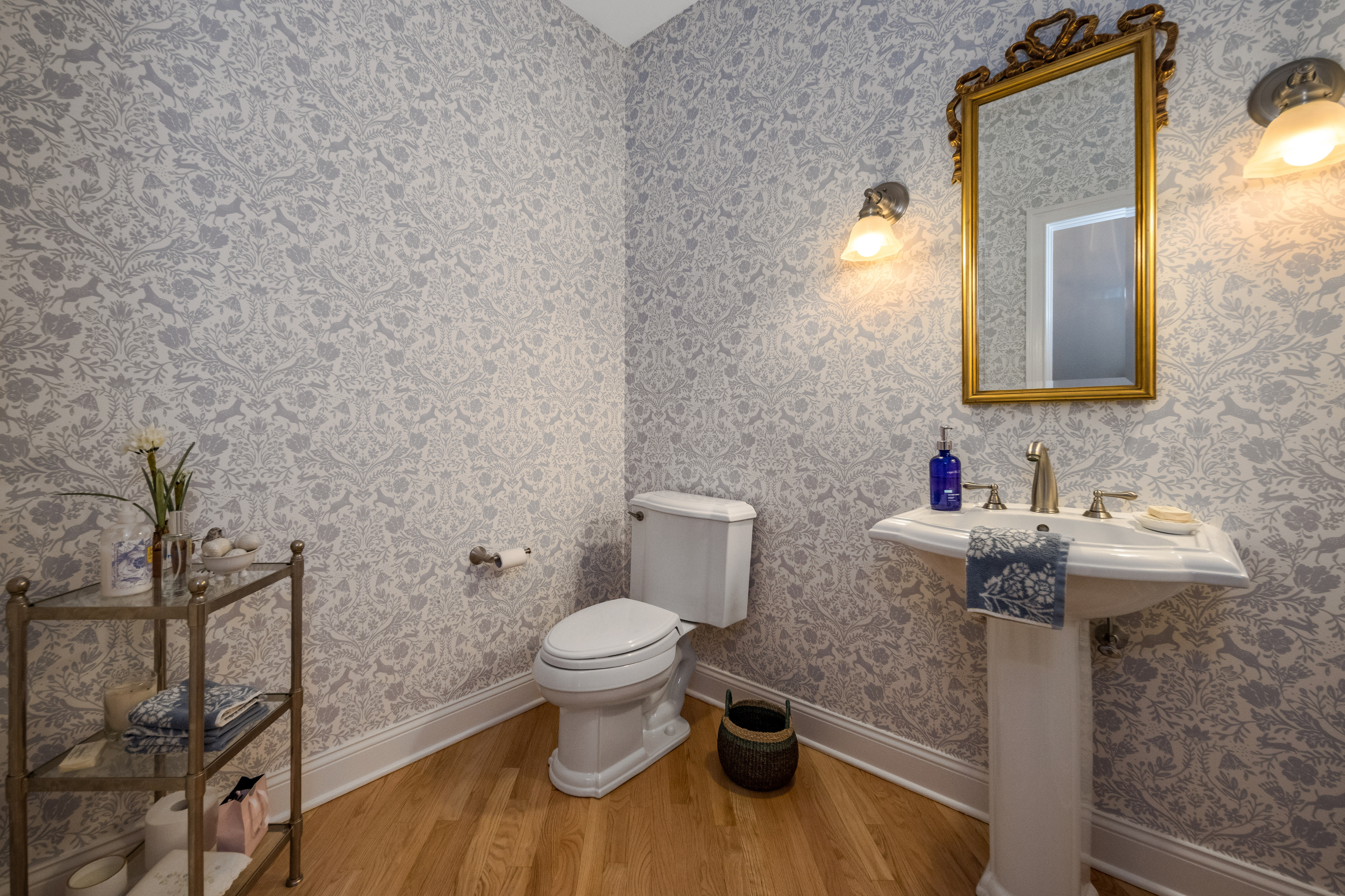  Meticulously Renovated Colonial is Coastal Sophistication - 物件實景