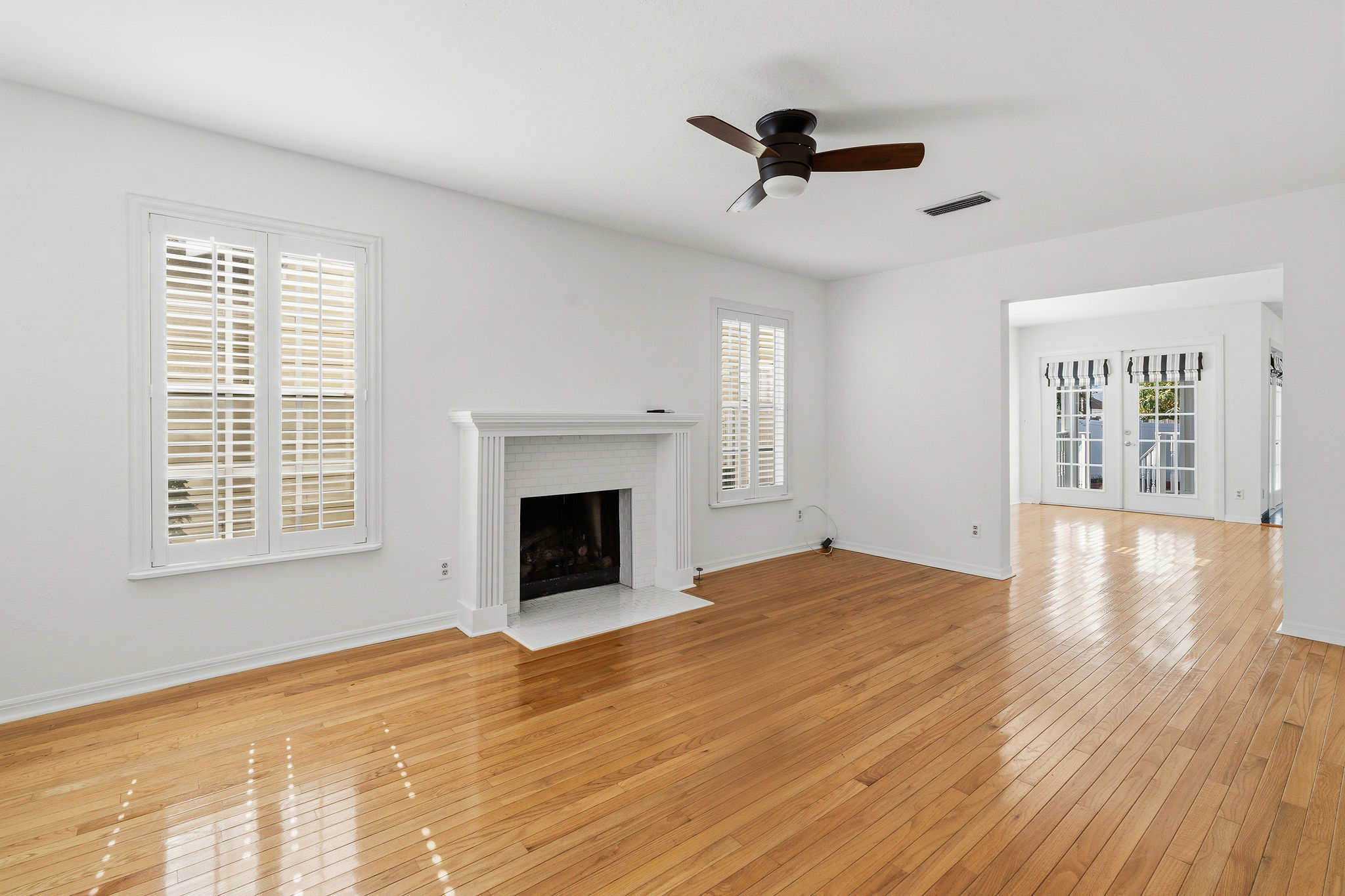 St. Peterburg, Florida, 33704, United States, 4 Bedrooms Bedrooms, ,3 BathroomsBathrooms,Residential,For Sale,2018608