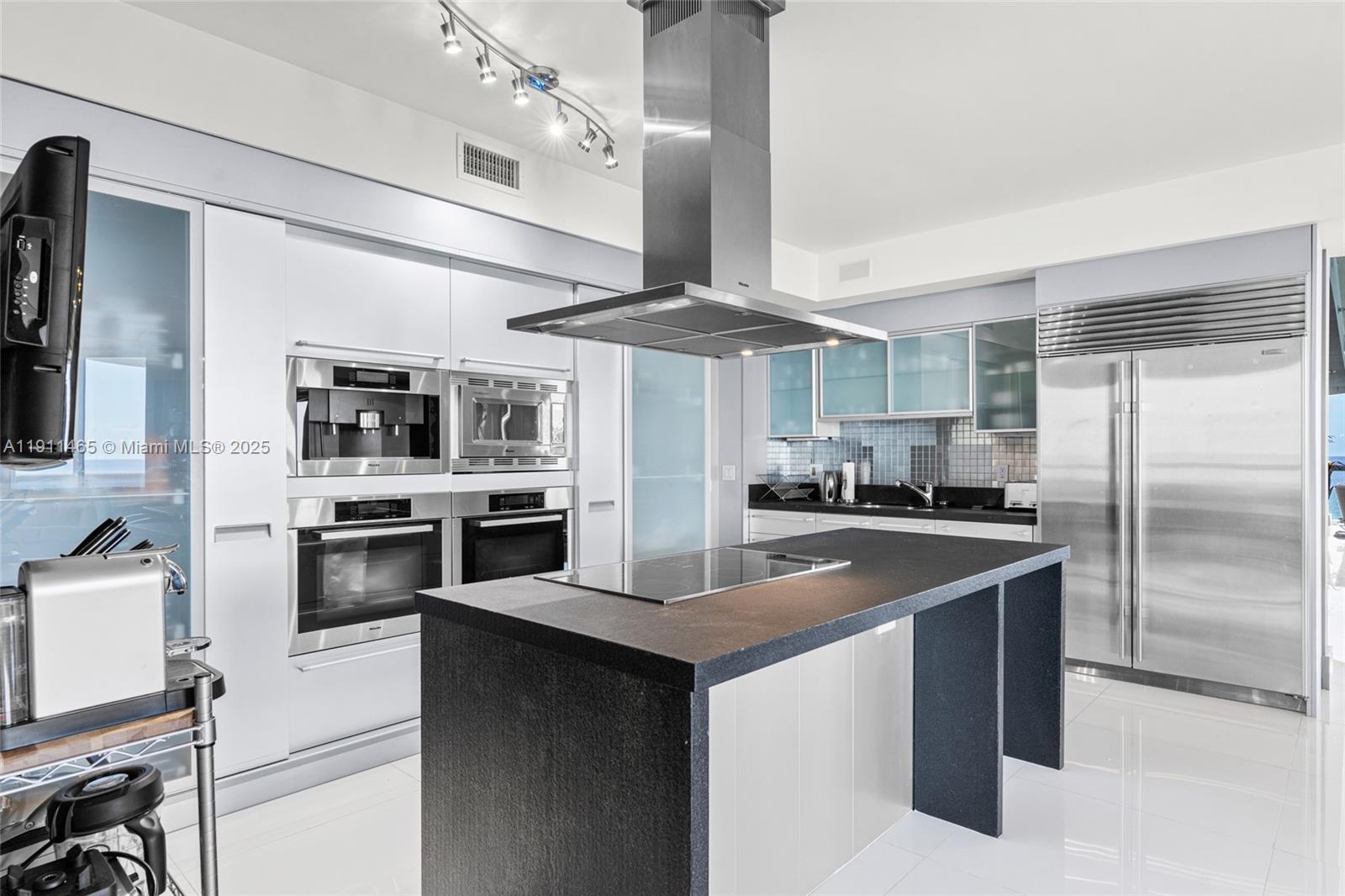 Sunny Isles Beach, Florida, 33160, United States, 3 Bedrooms Bedrooms, ,4 BathroomsBathrooms,Residential,For Sale,1991533