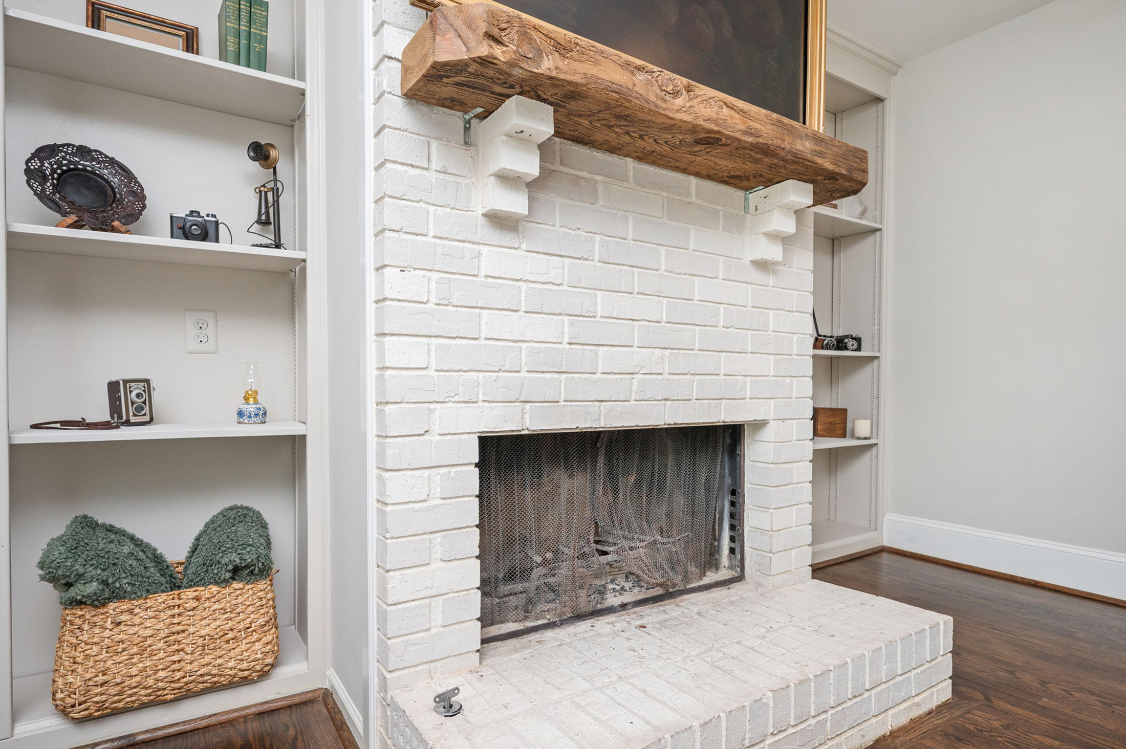  Exceptional Home Nestled on 0.83+/- Acre Picturesque Corner Lot - 物件實景