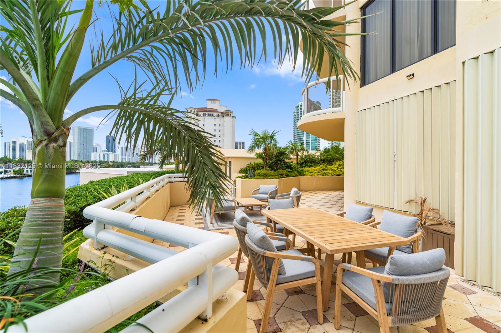 Aventura, Florida, 33180, United States, 2 Bedrooms Bedrooms, ,3 BathroomsBathrooms,Residential,For Sale,1885240