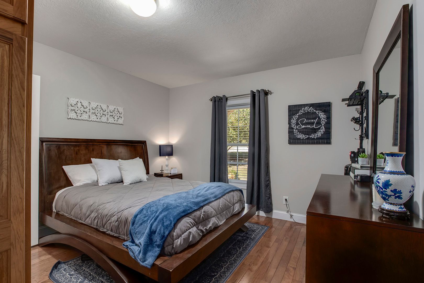 Kingston, Tennessee, 37763, United States, 5 Bedrooms Bedrooms, ,5 BathroomsBathrooms,Residential,For Sale,2011404