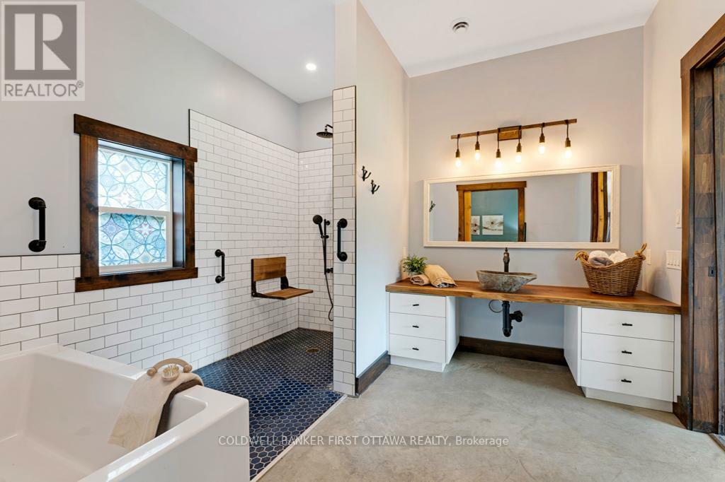TAY VALLEY, Ontario, K0H 2B0, CA, 2 Bedrooms Bedrooms, ,1 BathroomBathrooms,Residential,For Sale,1866349