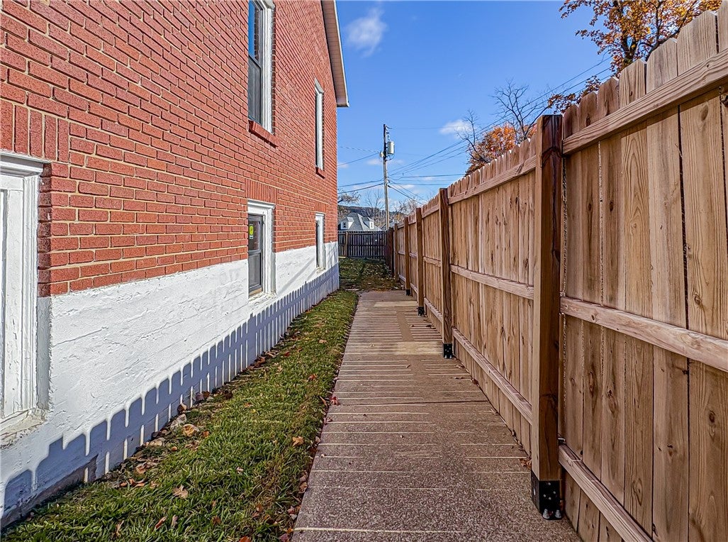 Berryville, Arkansas, 72616, United States, 3 Bedrooms Bedrooms, ,2 BathroomsBathrooms,Residential,For Sale,1994885