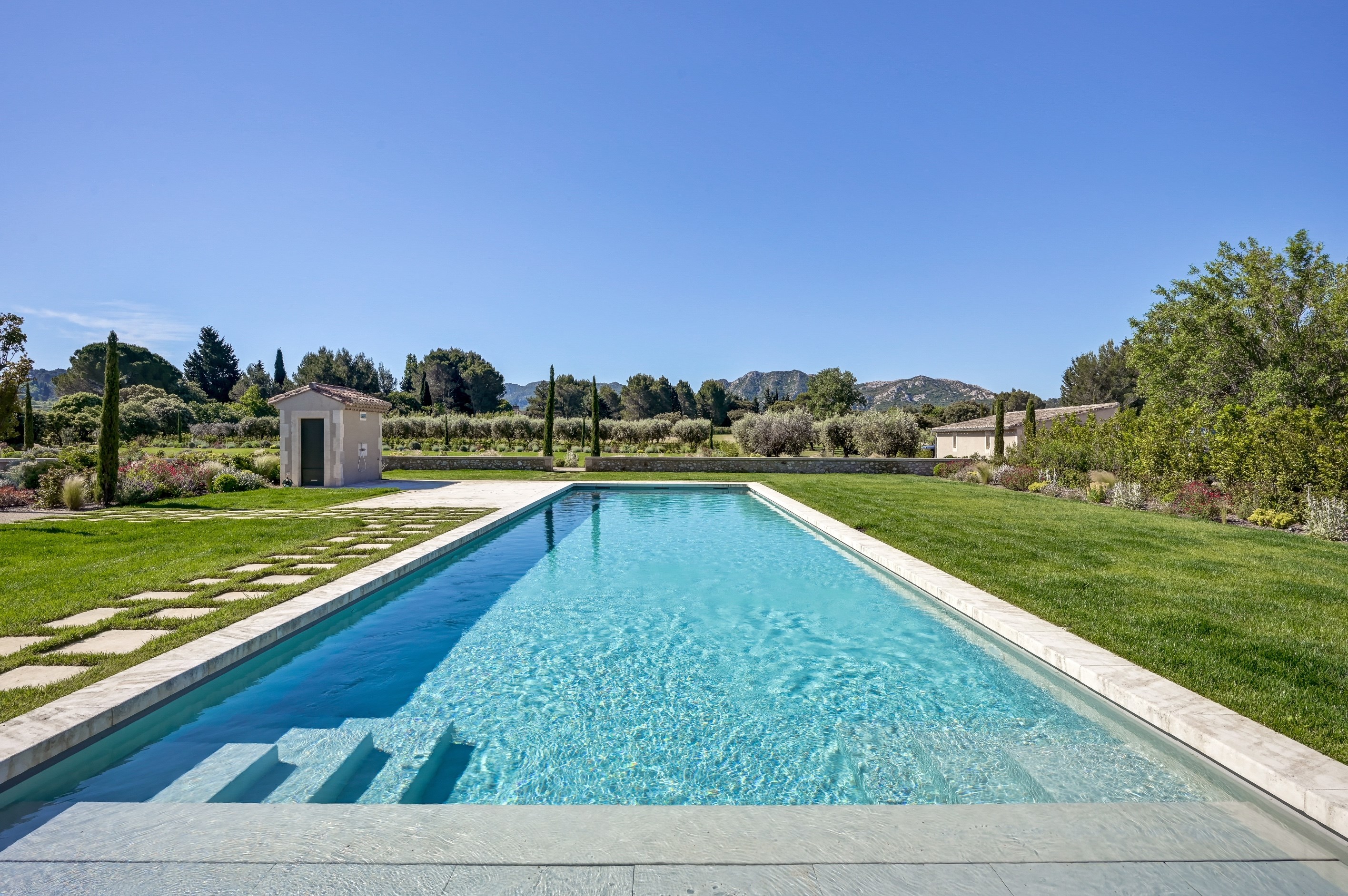  Renovated stone farmhouse with stunning views of the Alpilles, tennis court and… - 物件實景