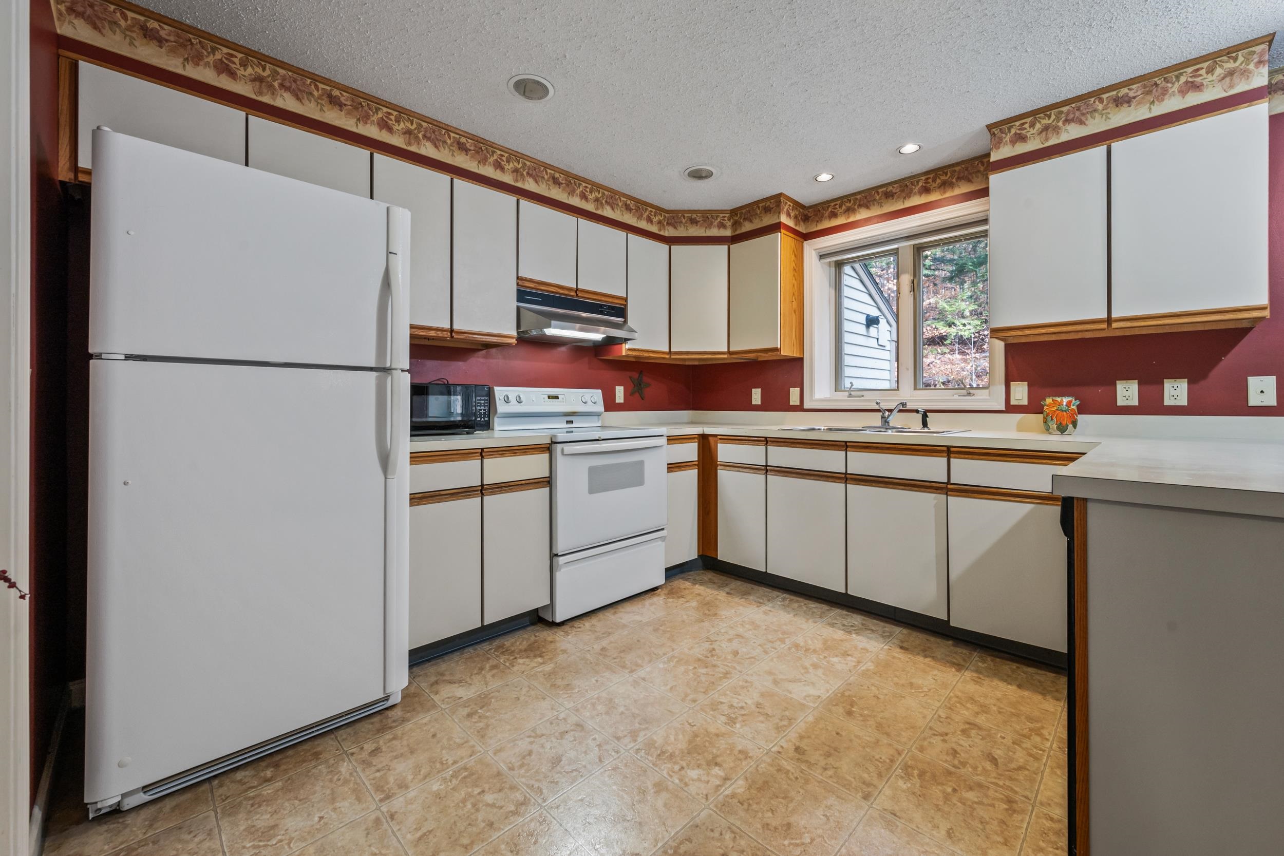 Jackson, New Hampshire, 03846, United States, 2 Bedrooms Bedrooms, ,2 BathroomsBathrooms,Residential,For Sale,1988015