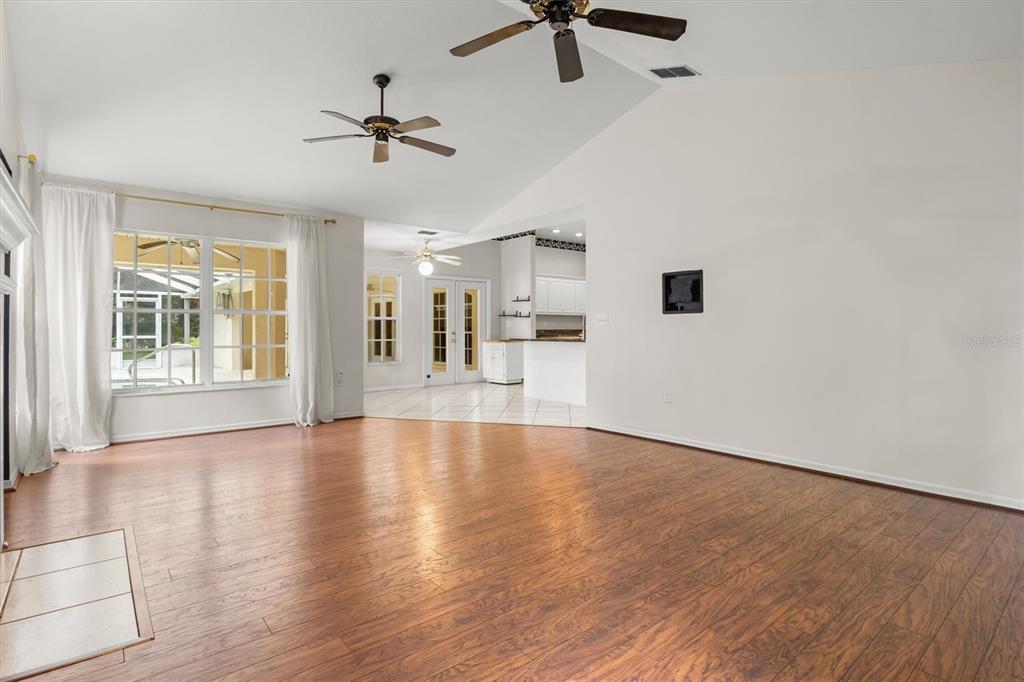 Lakeland, Florida, 33813, United States, 4 Bedrooms Bedrooms, ,4 BathroomsBathrooms,Residential,For Sale,1948005