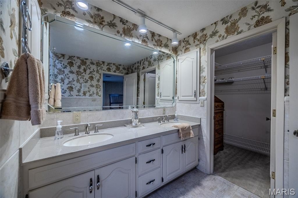 Lebanon, Missouri, 65536, United States, 5 Bedrooms Bedrooms, ,5 BathroomsBathrooms,Residential,For Sale,1973861