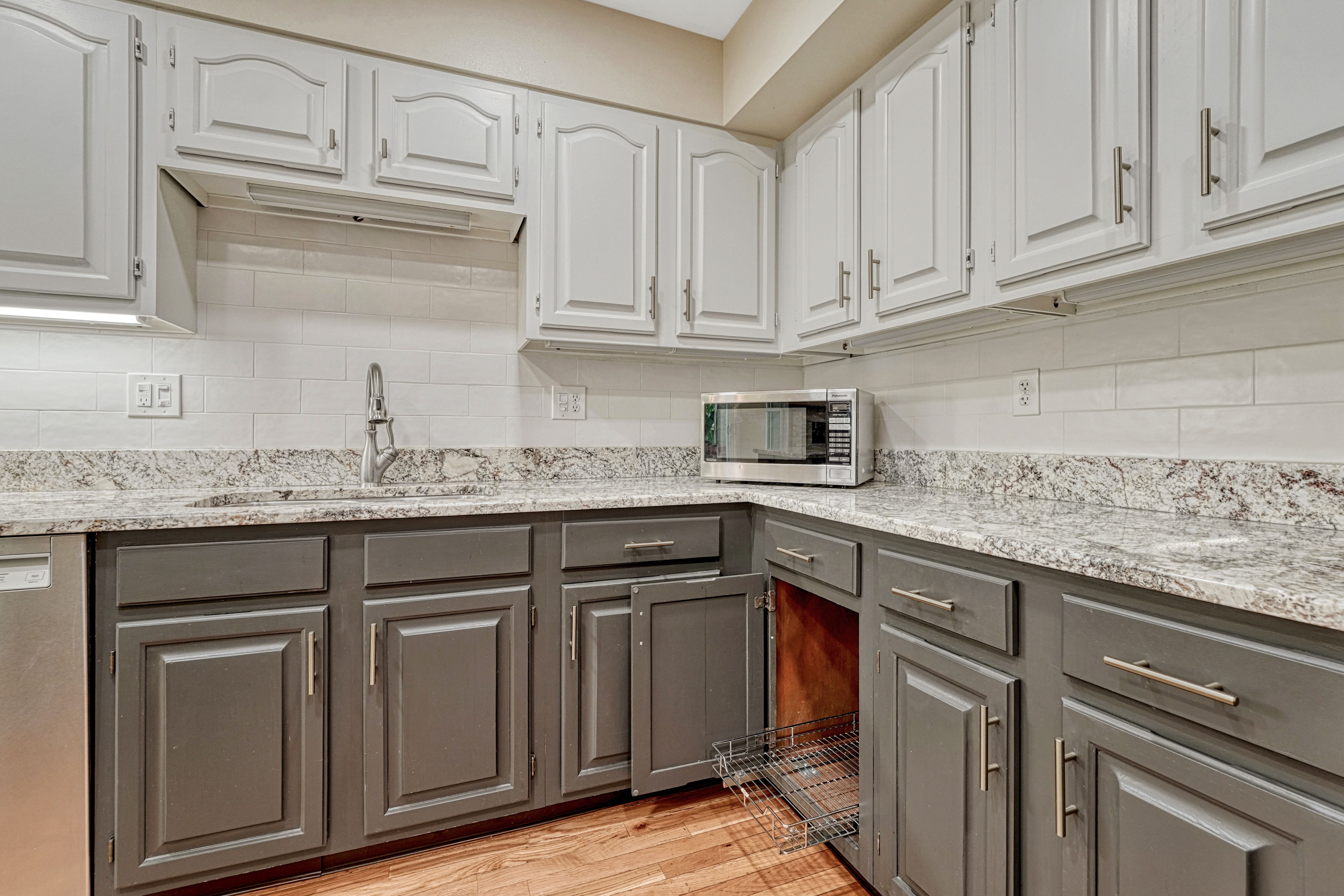  Rockrimmon Townhome with Trail Access & Private Patio - 物件實景