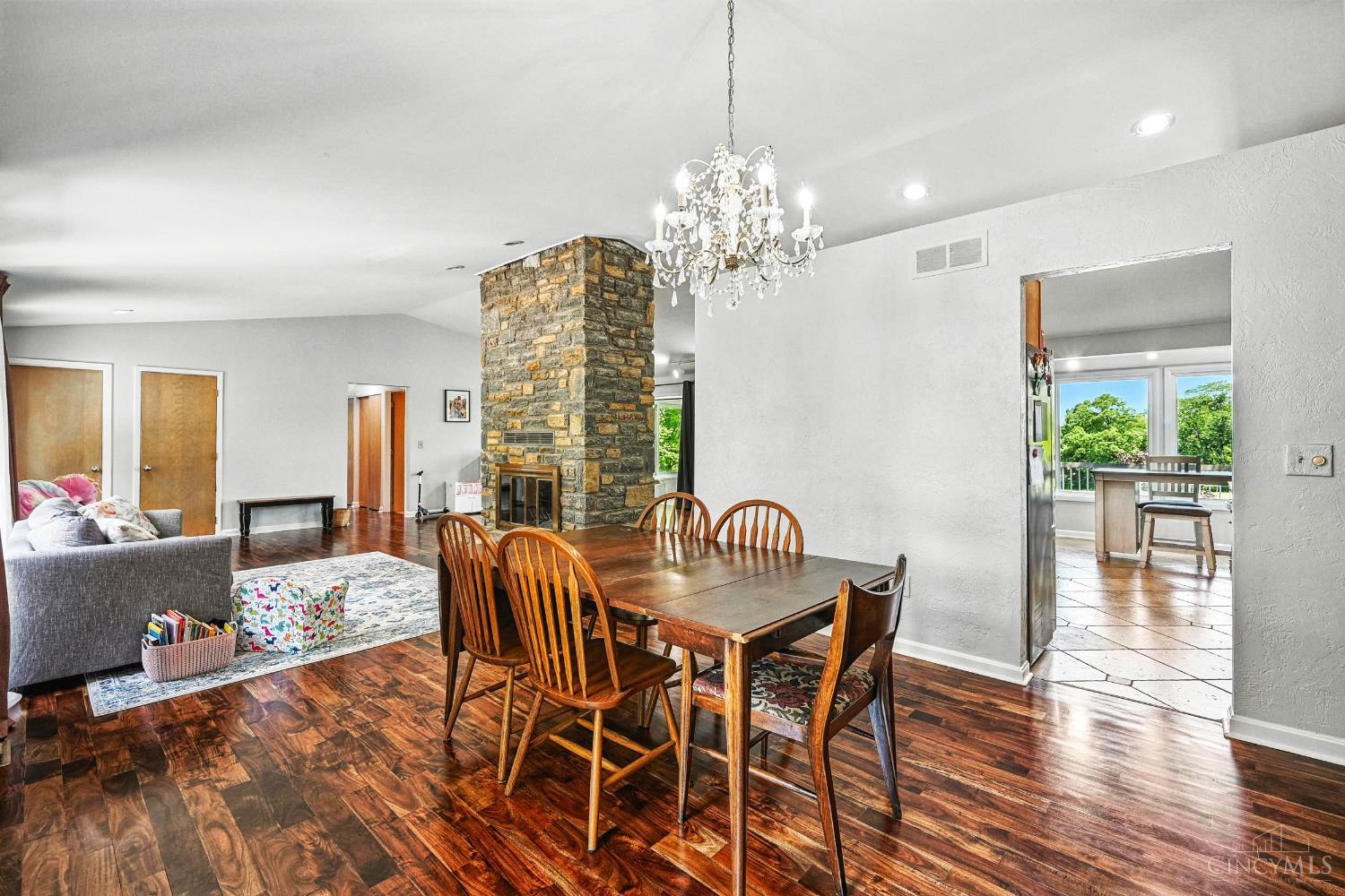 West Chester, Ohio, 45069, United States, 4 Bedrooms Bedrooms, ,3 BathroomsBathrooms,Residential,For Sale,1919977