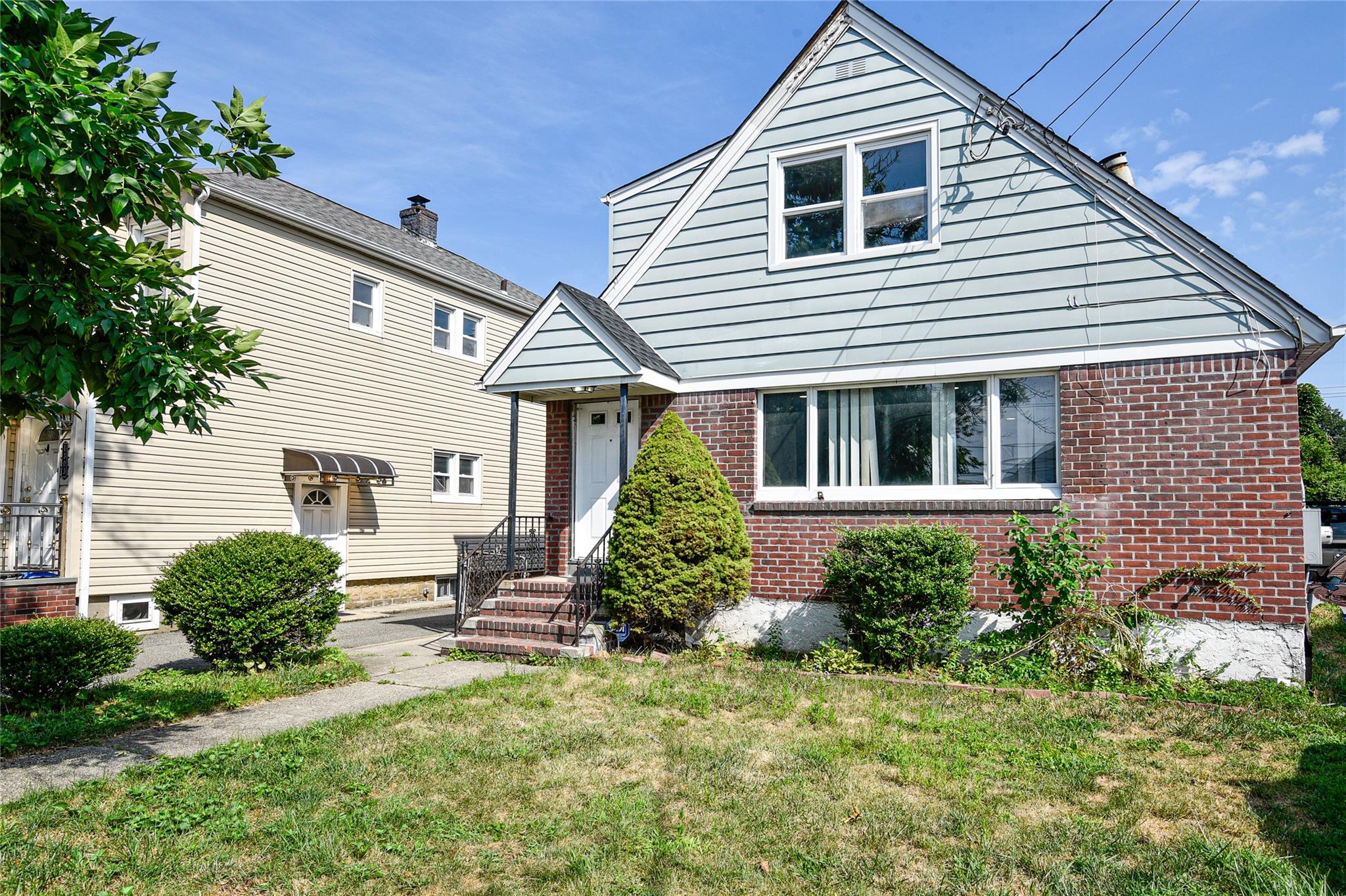 New Hyde Park, New York, 11040, United States, 4 Bedrooms Bedrooms, ,3 BathroomsBathrooms,Residential,For Sale,1903890