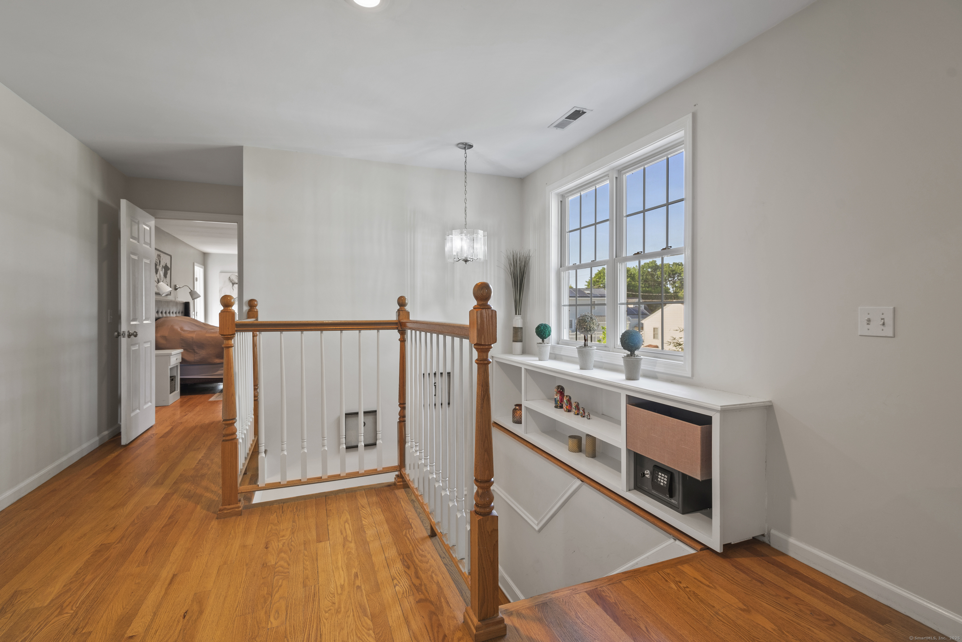Milford, Connecticut, 06460, United States, 4 Bedrooms Bedrooms, ,3 BathroomsBathrooms,Residential,For Sale,1848853