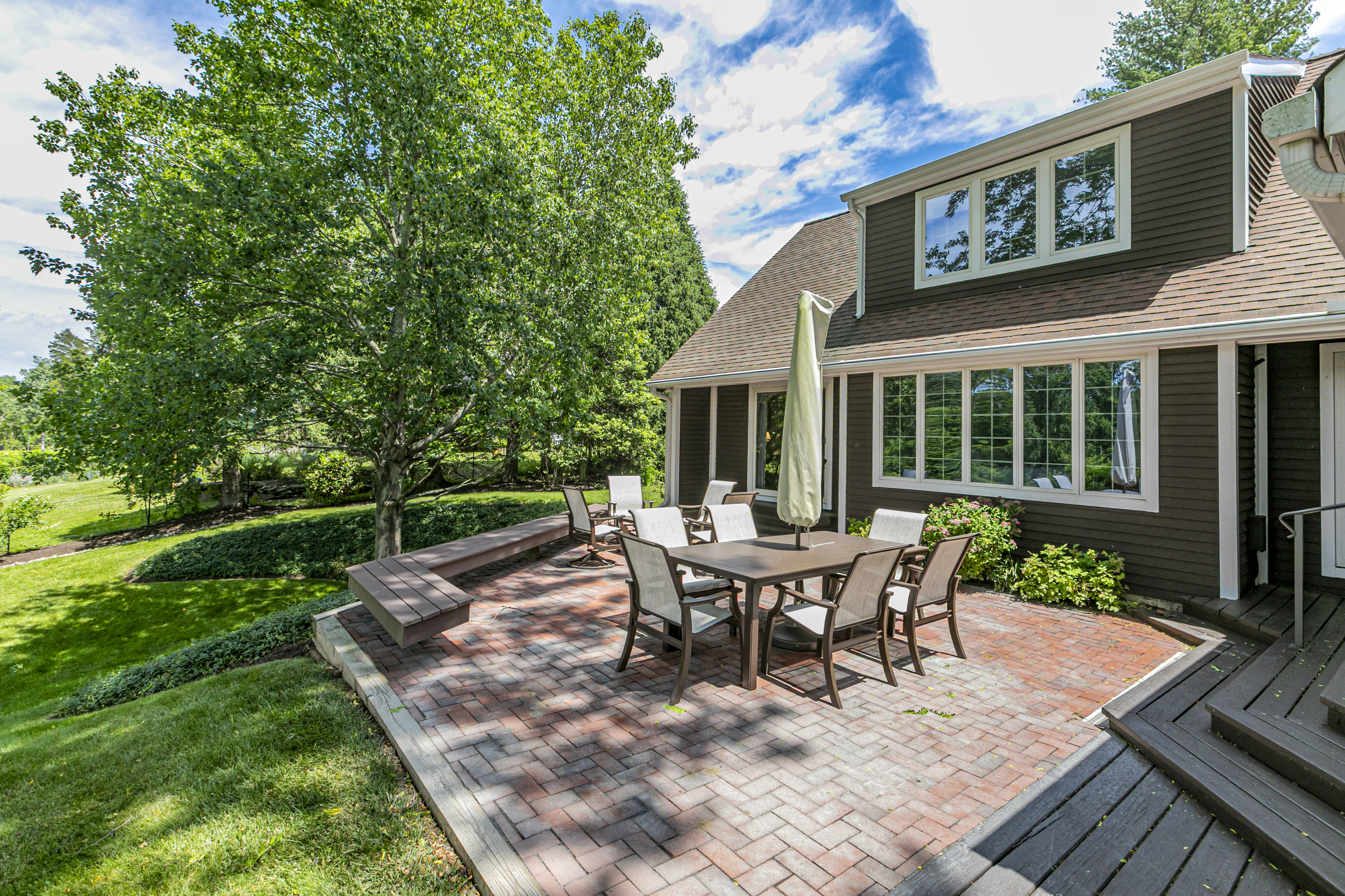  Stand-Out Home in The Glen Features Pastoral Views and Soaring Ceilings - 物件實景