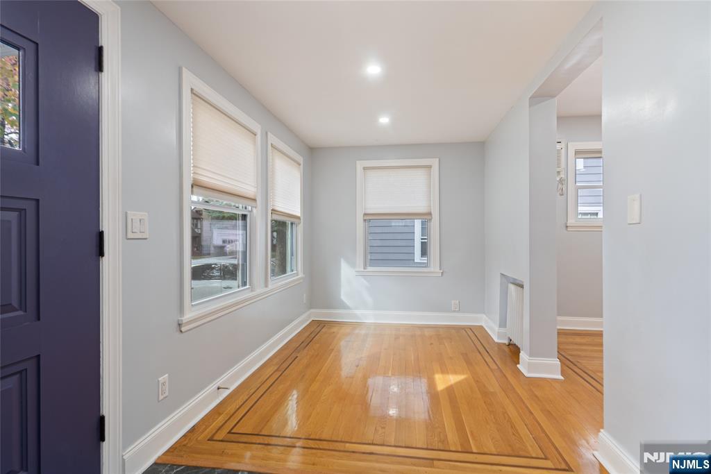 Teaneck, New Jersey, 07666, United States, 3 Bedrooms Bedrooms, ,2 BathroomsBathrooms,Residential,For Sale,1987513