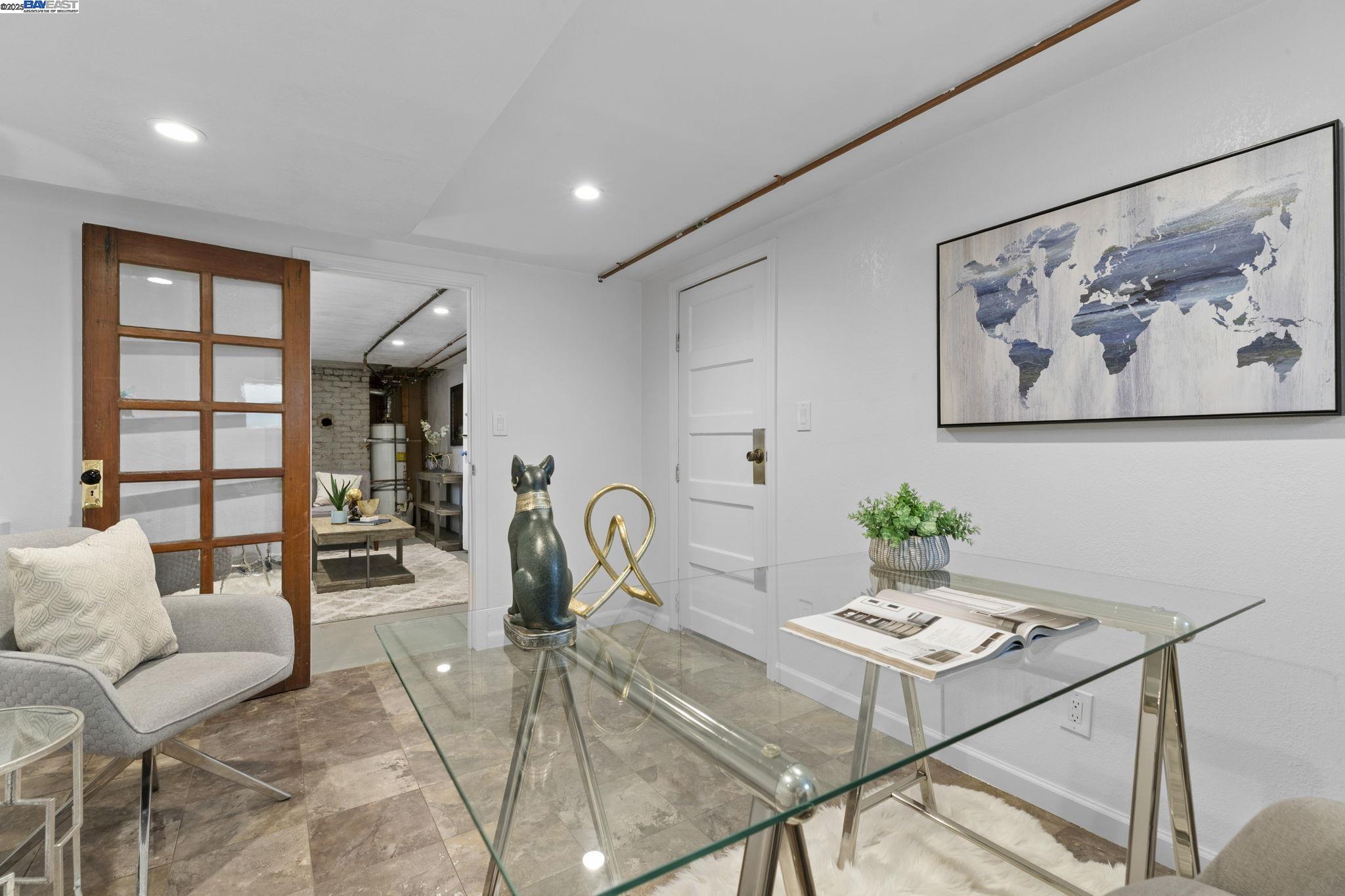 Oakland, California, 94606, United States, 3 Bedrooms Bedrooms, ,2 BathroomsBathrooms,Residential,For Sale,1839089