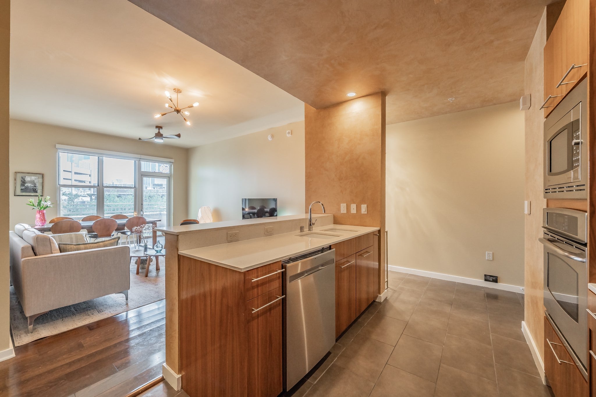 Dallas, Texas, 75219, United States, 2 Bedrooms Bedrooms, ,2 BathroomsBathrooms,Residential,For Sale,1983797