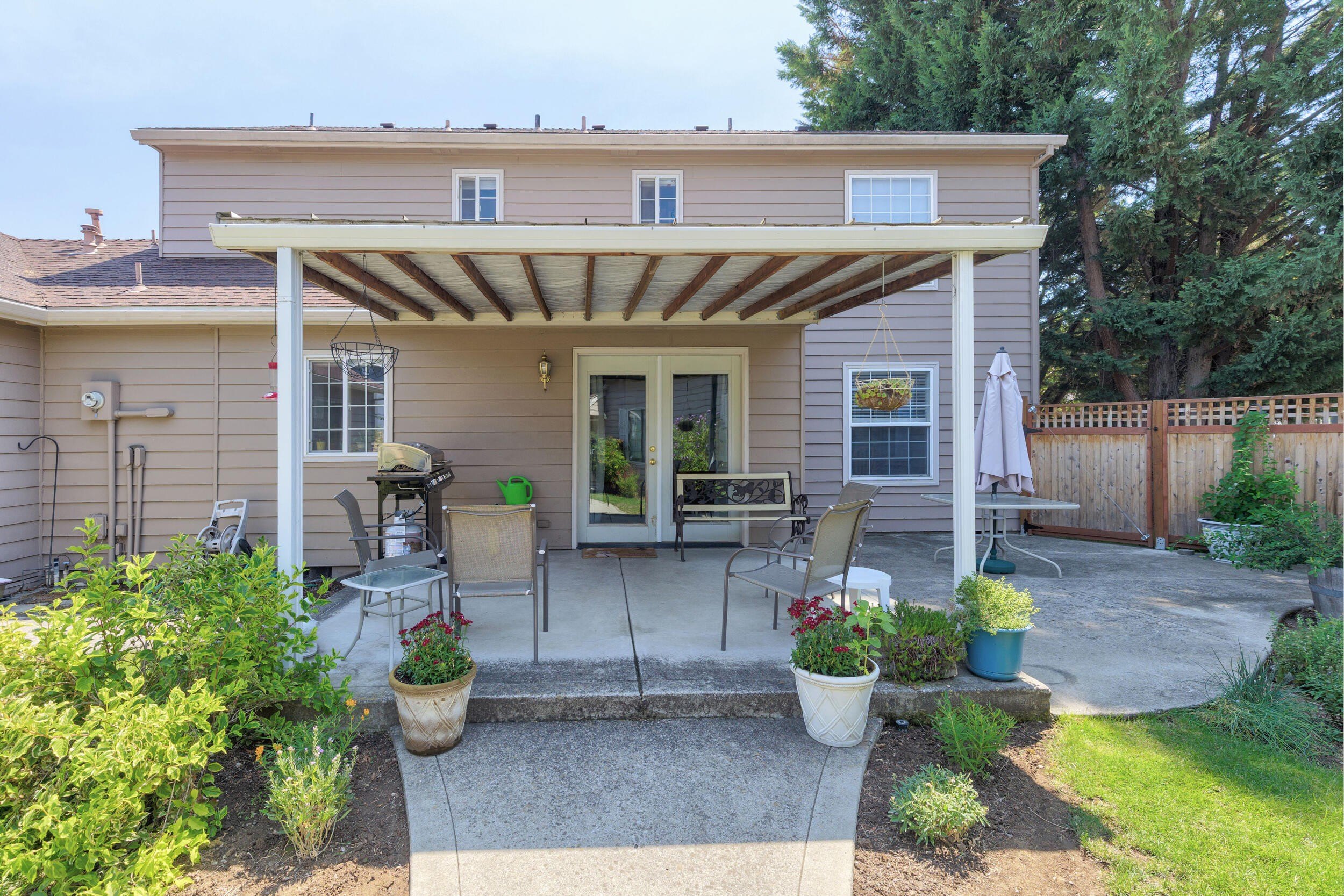 Medford, Oregon, 97504, United States, 4 Bedrooms Bedrooms, ,3 BathroomsBathrooms,Residential,For Sale,1974325