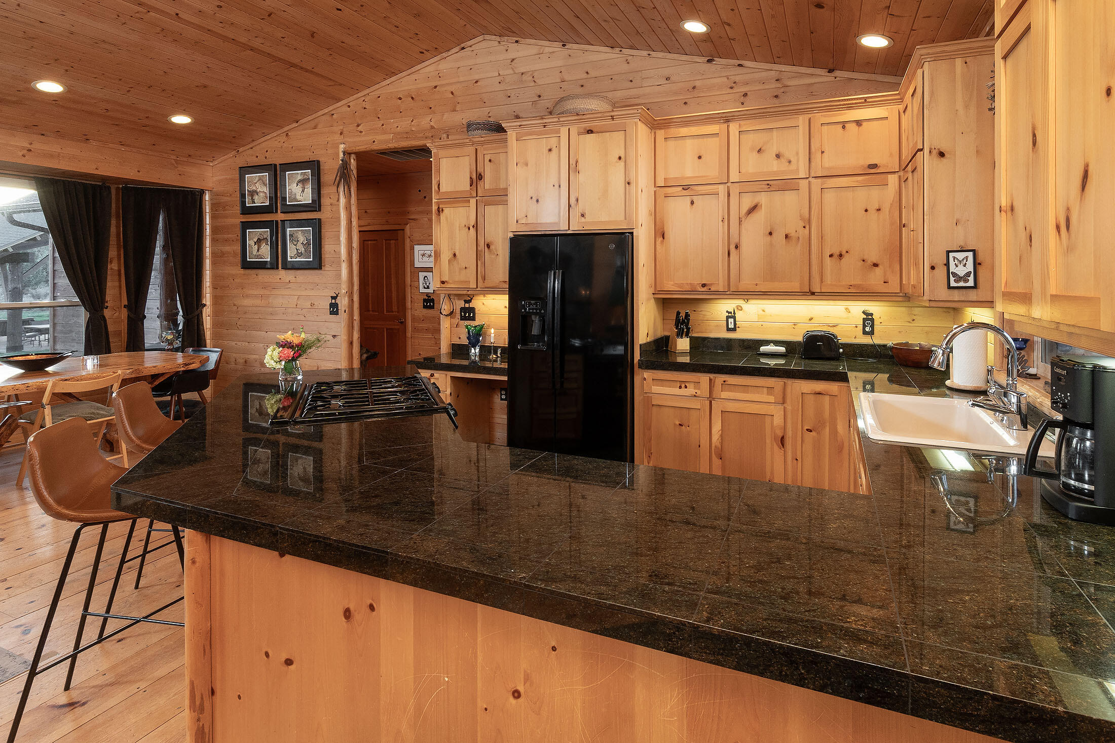 Bend, Oregon, 97703, United States, 3 Bedrooms Bedrooms, ,2 BathroomsBathrooms,Residential,For Sale,1826541