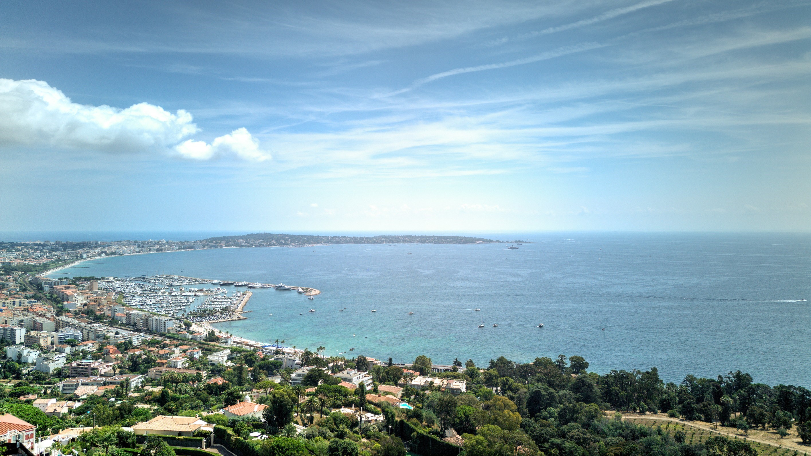  Super Cannes Vallauris, 260 sqm villa with five bedrooms, pool and panoramic se… - 物件實景