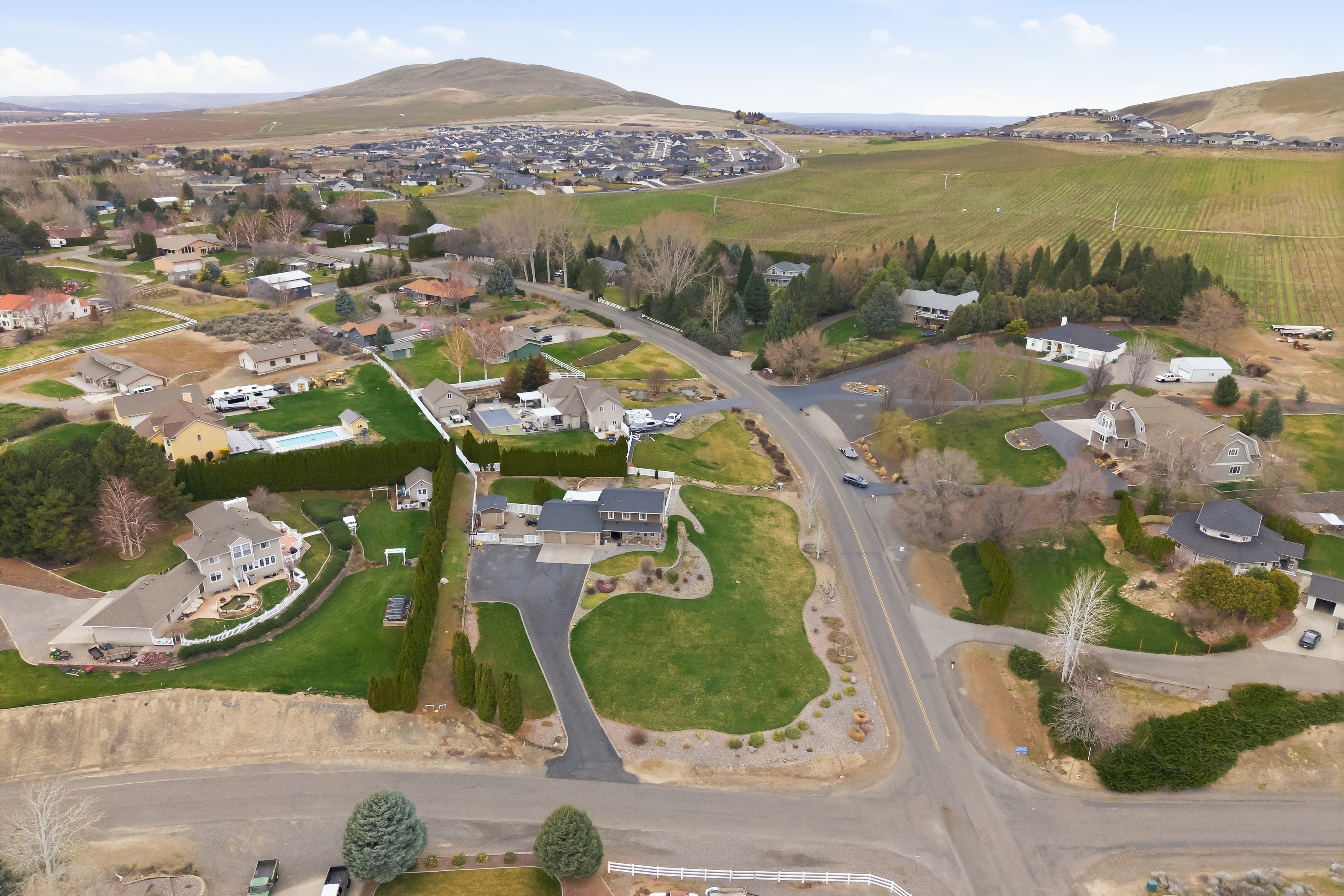  1 Acre Corner Lot W/ Territorial Views - 物件實景