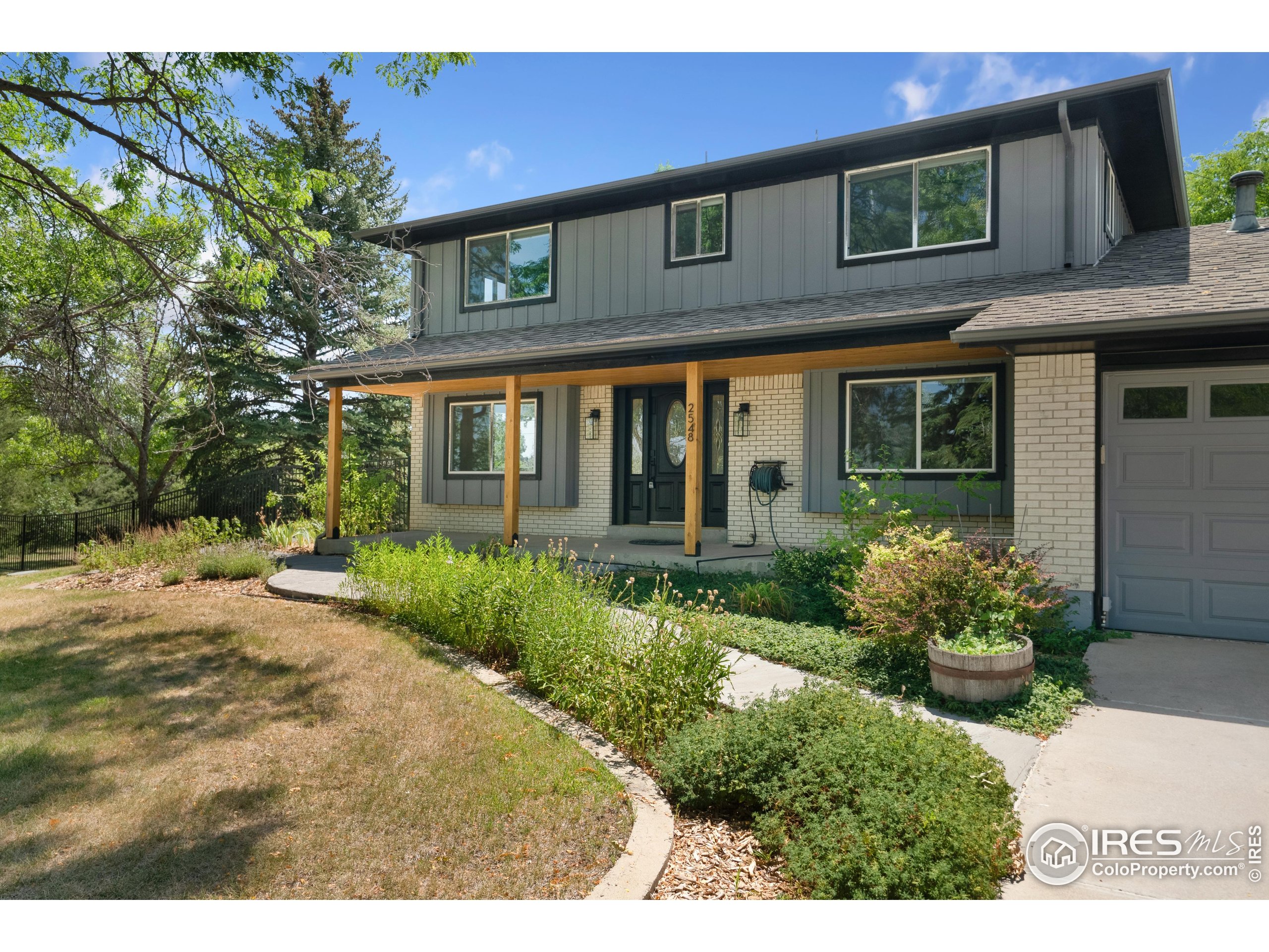 Longmont, Colorado, 80504, United States, 5 Bedrooms Bedrooms, ,1 BathroomBathrooms,Residential,For Sale,1933238