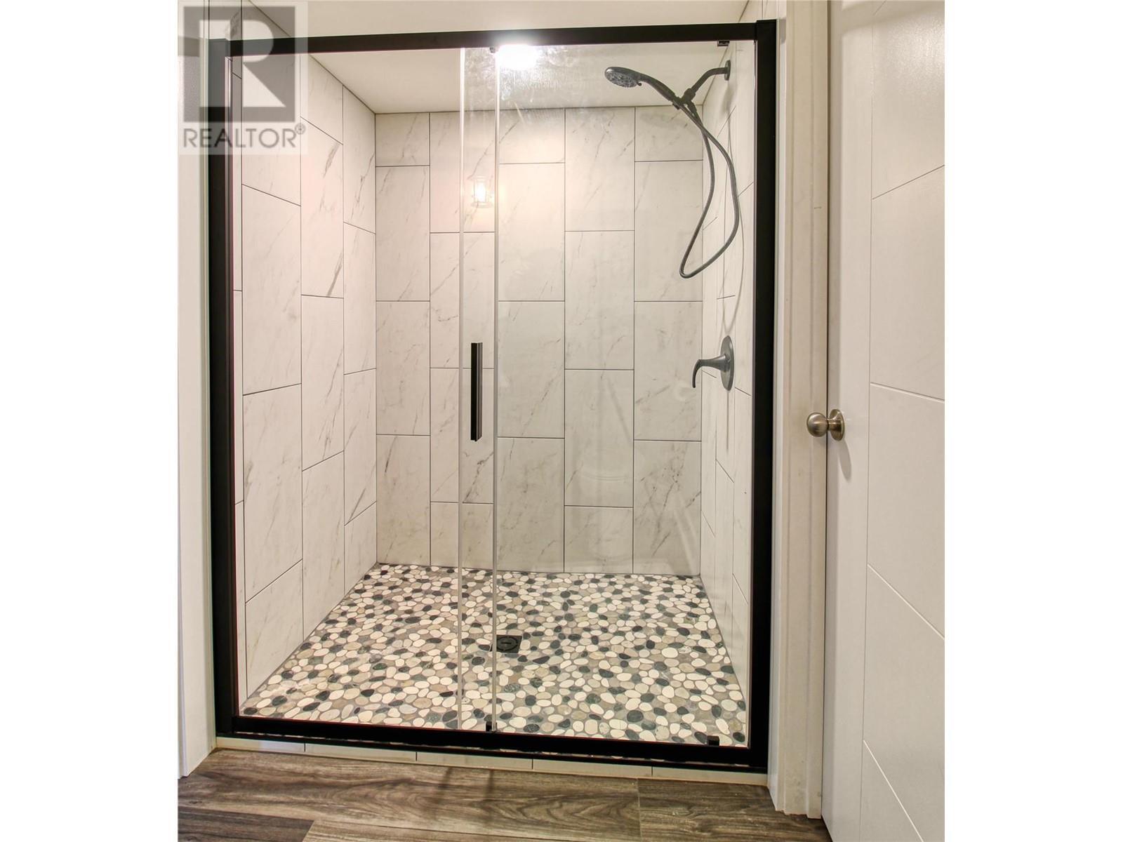 KELOWNA, British Columbia, V1Z 3R8, CA, 3 Bedrooms Bedrooms, ,3 BathroomsBathrooms,Residential,For Sale,1951197