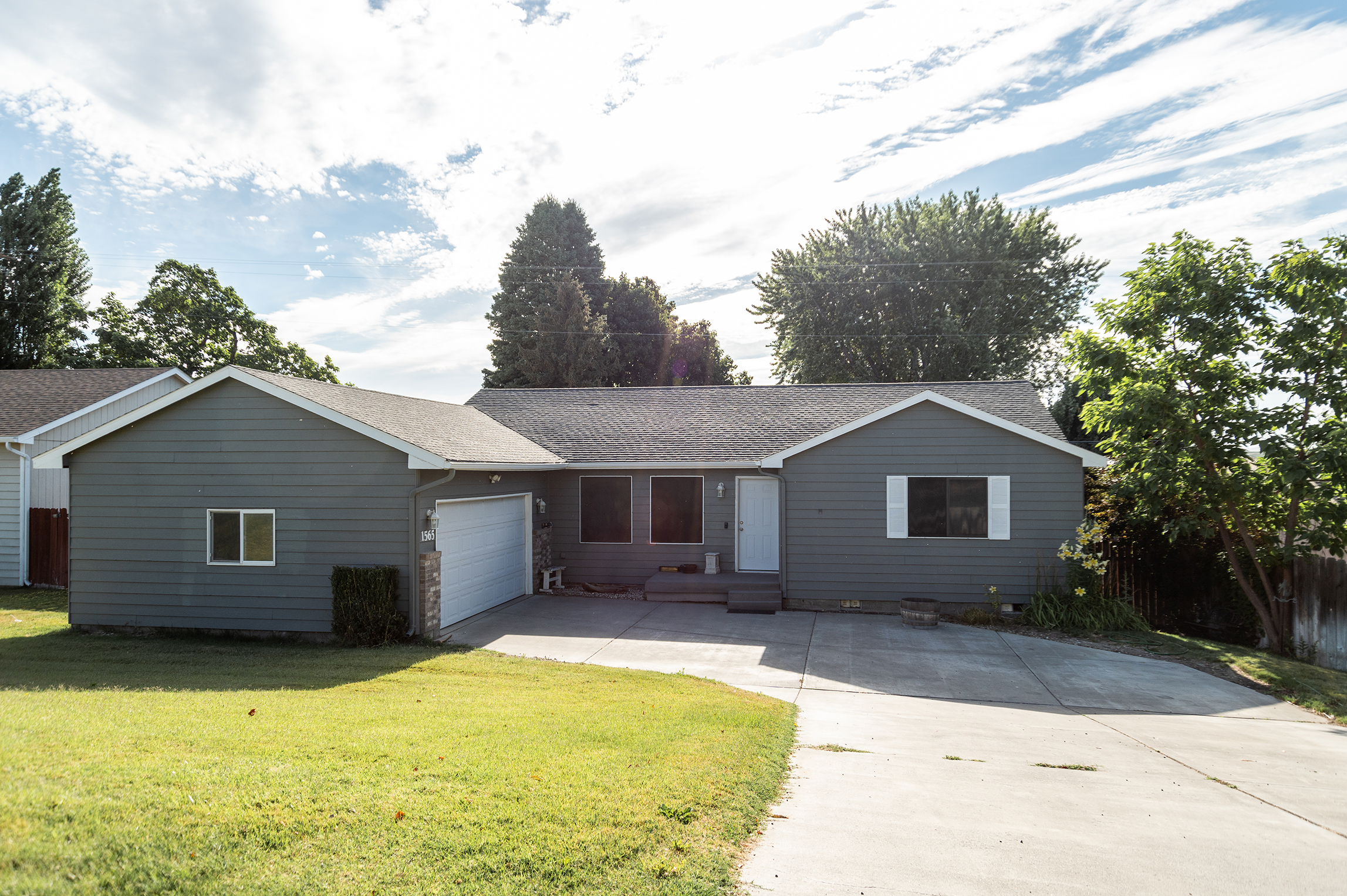  NEWLY UPDATED in Benton City - 物件實景
