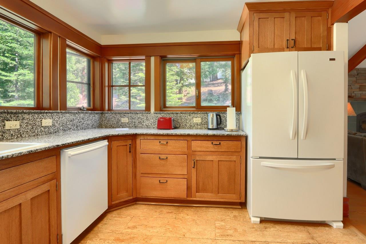 Yosemite West, California, 95389, United States, 3 Bedrooms Bedrooms, ,2 BathroomsBathrooms,Residential,For Sale,1980378