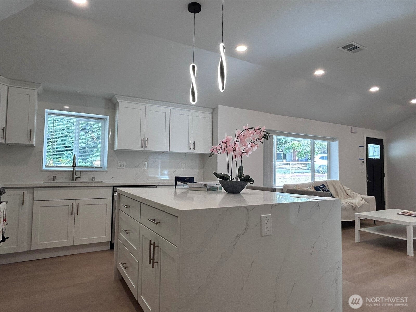 Shoreline, Washington, 98133, United States, 3 Bedrooms Bedrooms, ,2 BathroomsBathrooms,Residential,For Sale,1976952