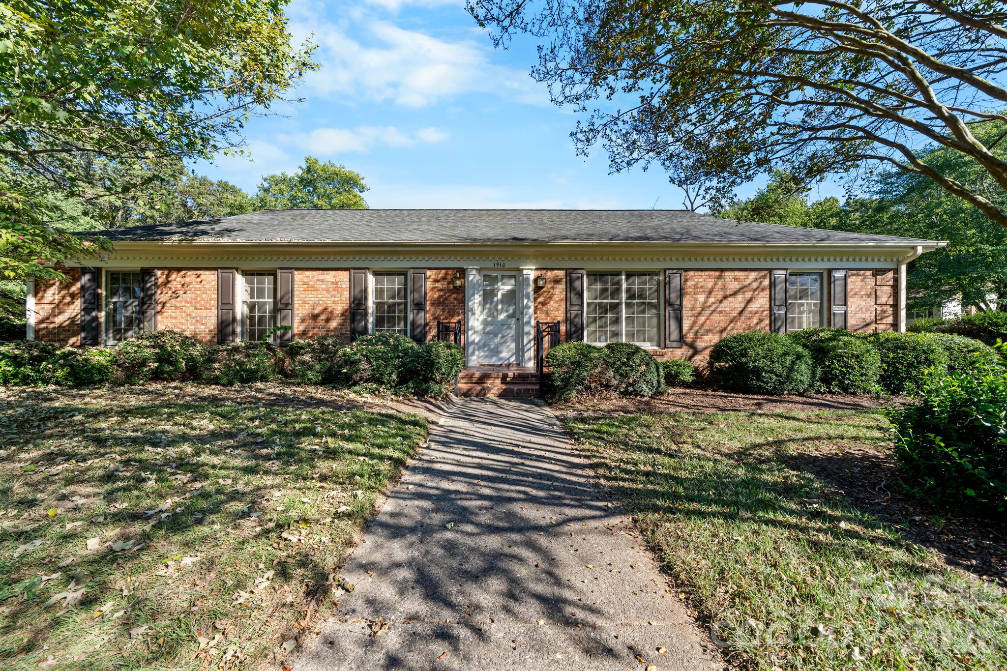 13th St, Hickory, NC 28601