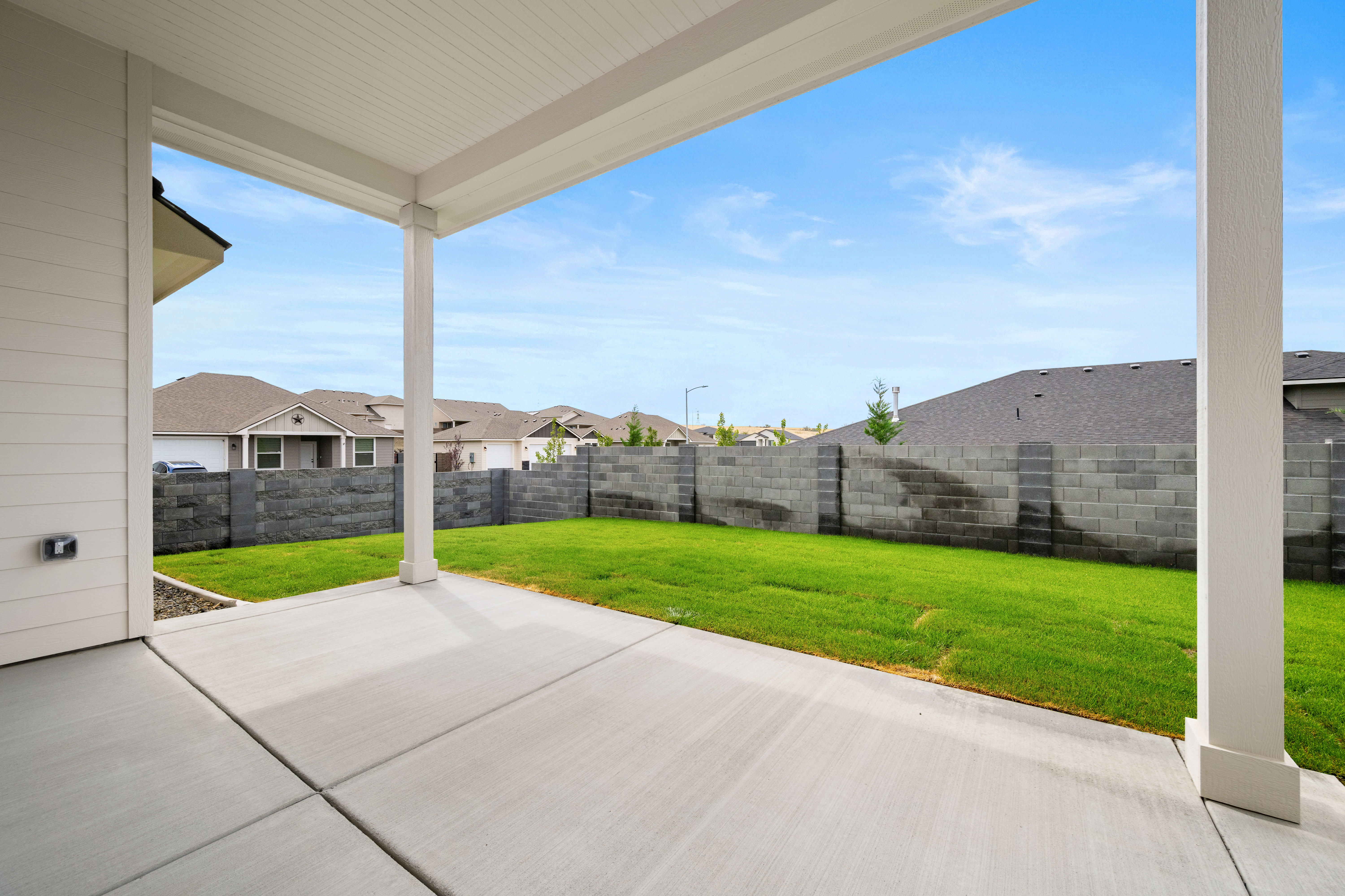  Spacious Half Acre Lot AND $10,000 Buyer Credit - 物件實景