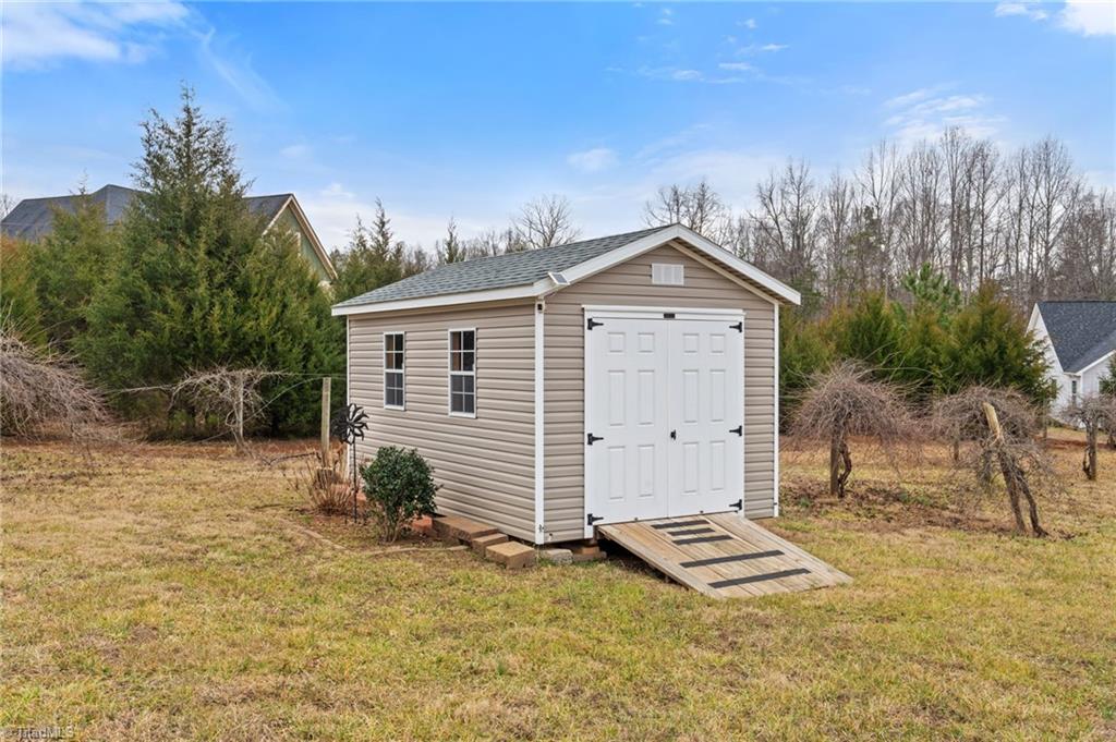Lewisville, North Carolina, 27023, United States, 5 Bedrooms Bedrooms, ,4 BathroomsBathrooms,Residential,For Sale,1890092